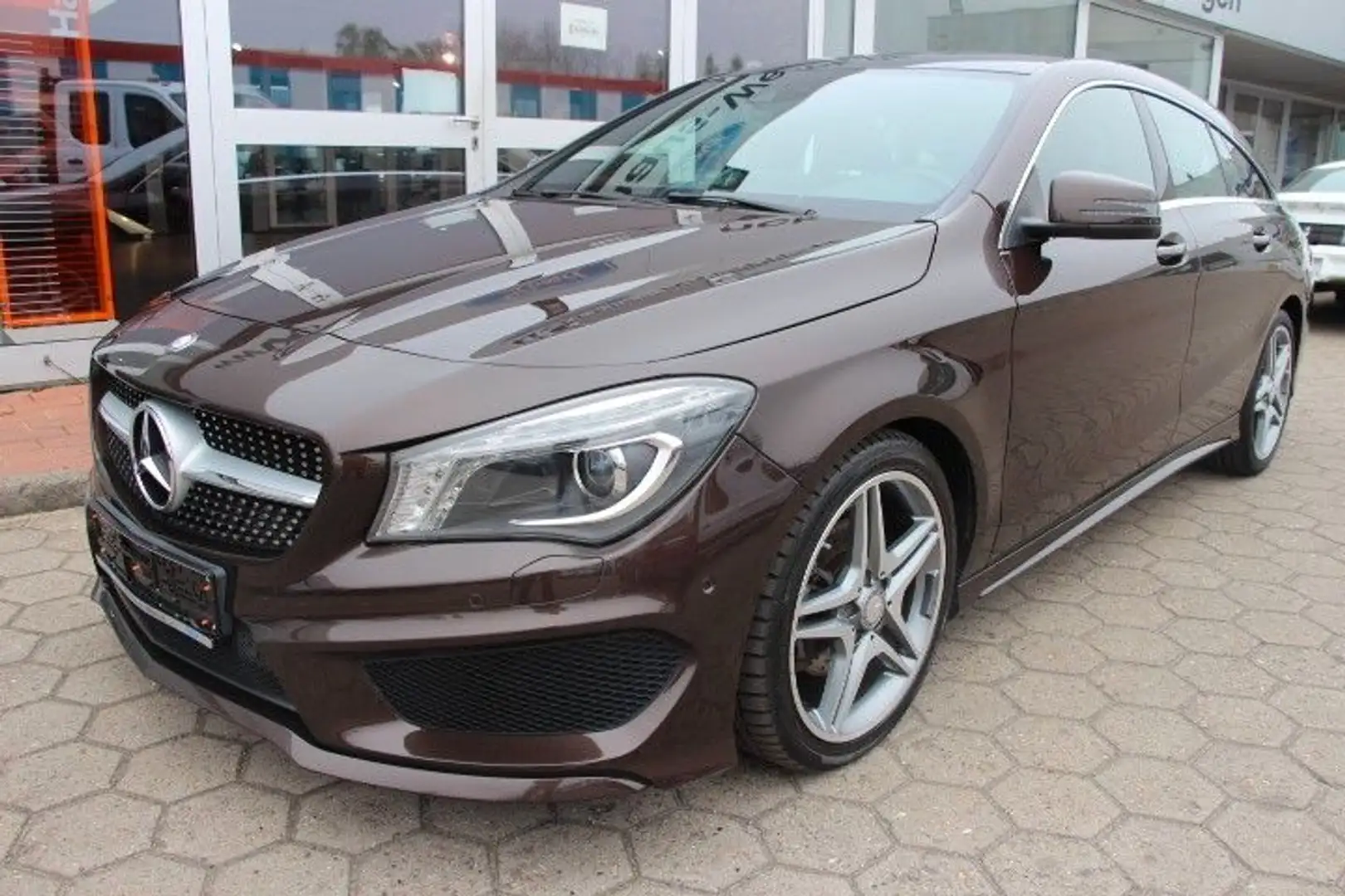 Mercedes-Benz CLA 180 CLA 180 AMG Line Shooting Brake*AUTOMATIK*PANORA Braun - 2