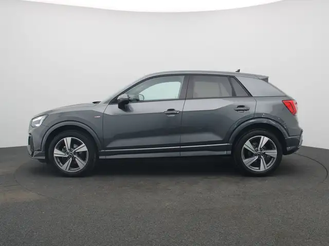 Audi Q2 view 4