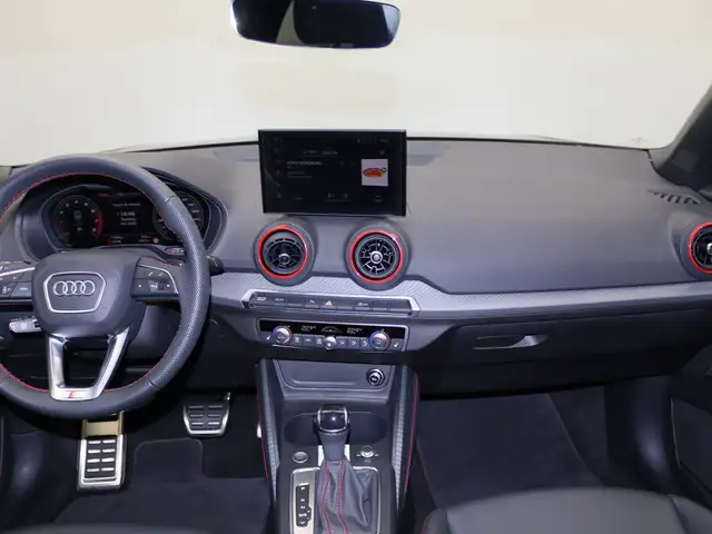 Audi Q2 view 9
