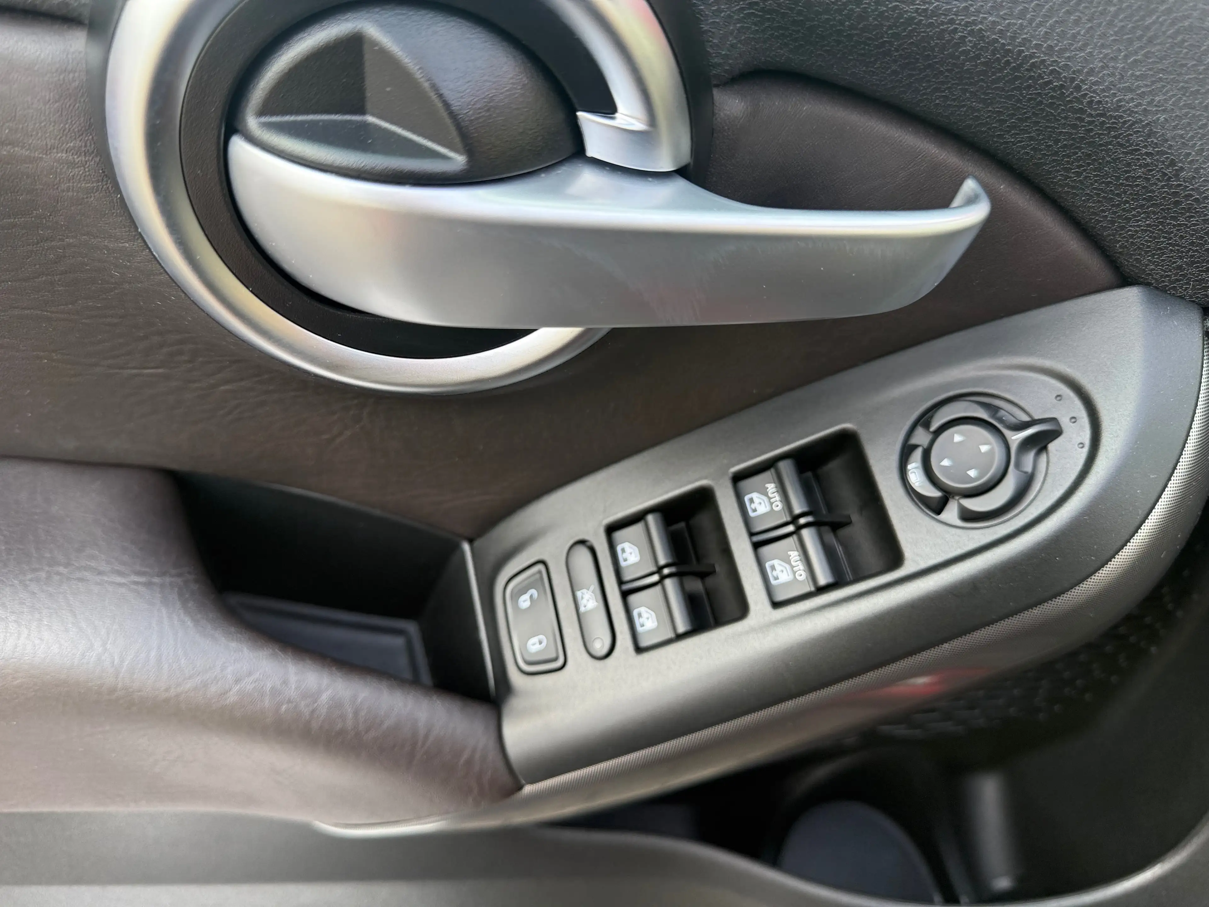 Fiat 500X Lounge Panoramadach/ Keyless Go/ Rückfahr-Kamera/ Teilleder/ Totwinkelassistent/ NAVI/ TOP! — photo 9
