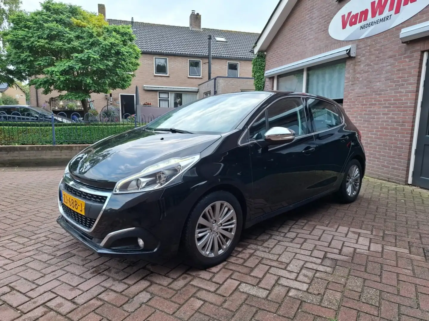 Peugeot 208 1.2pure tech Noir - 2