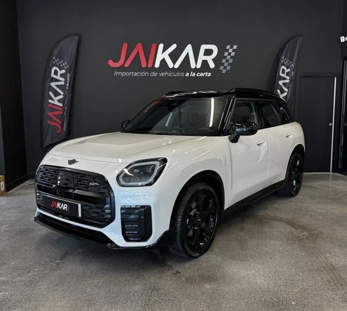 MINI One Countryman C John Cooper Works Bílá - 1