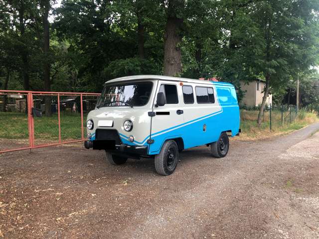Imagine UAZ Buchanka 3909