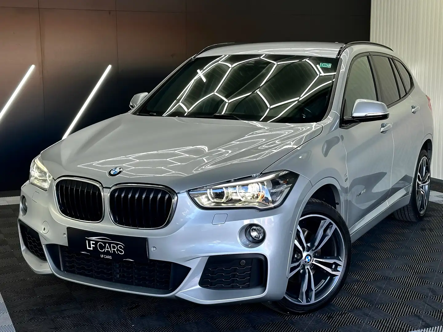 BMW X1 xDrive 18 d M Sport Grau - 1