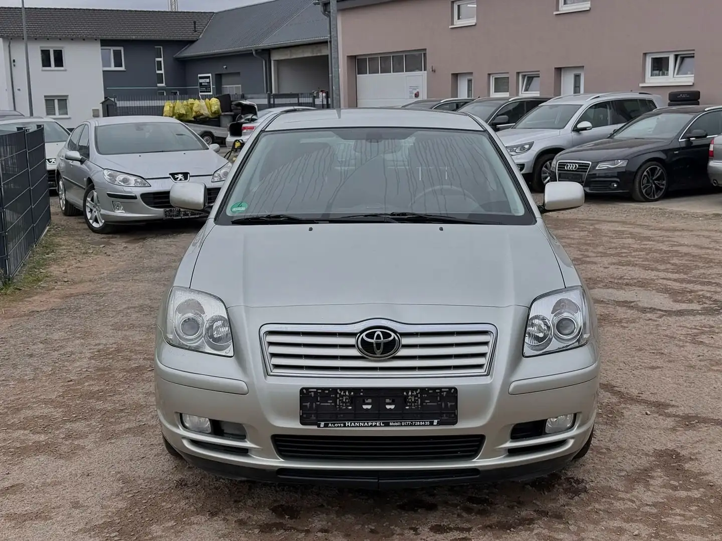Toyota Avensis 2.0  Sol Liftback Grau - 2