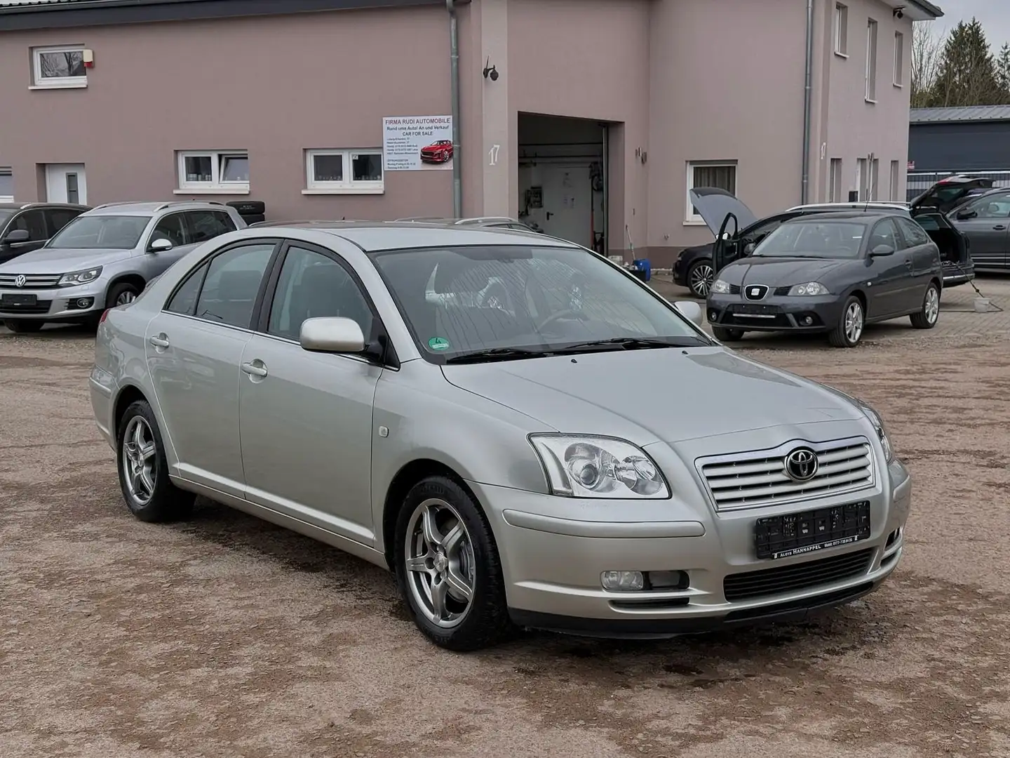 Toyota Avensis 2.0  Sol Liftback Grau - 1