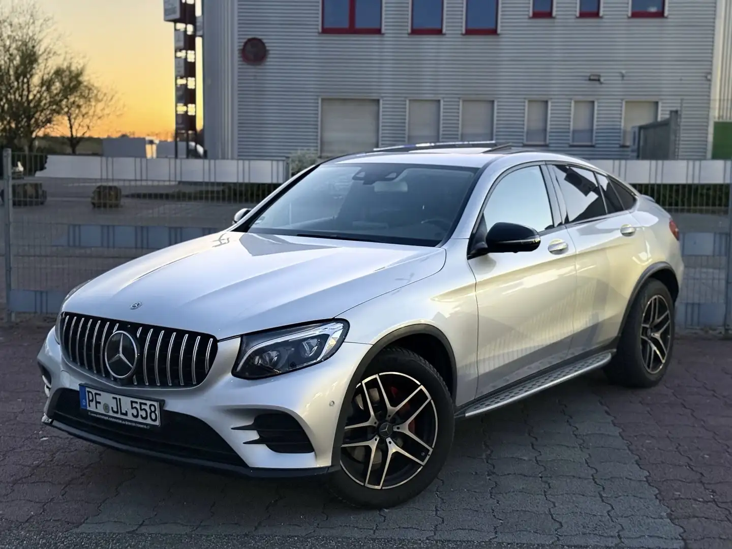 Mercedes-Benz GLC 300 Coupe 4Matic 9G-TRONIC AMG Line - 1