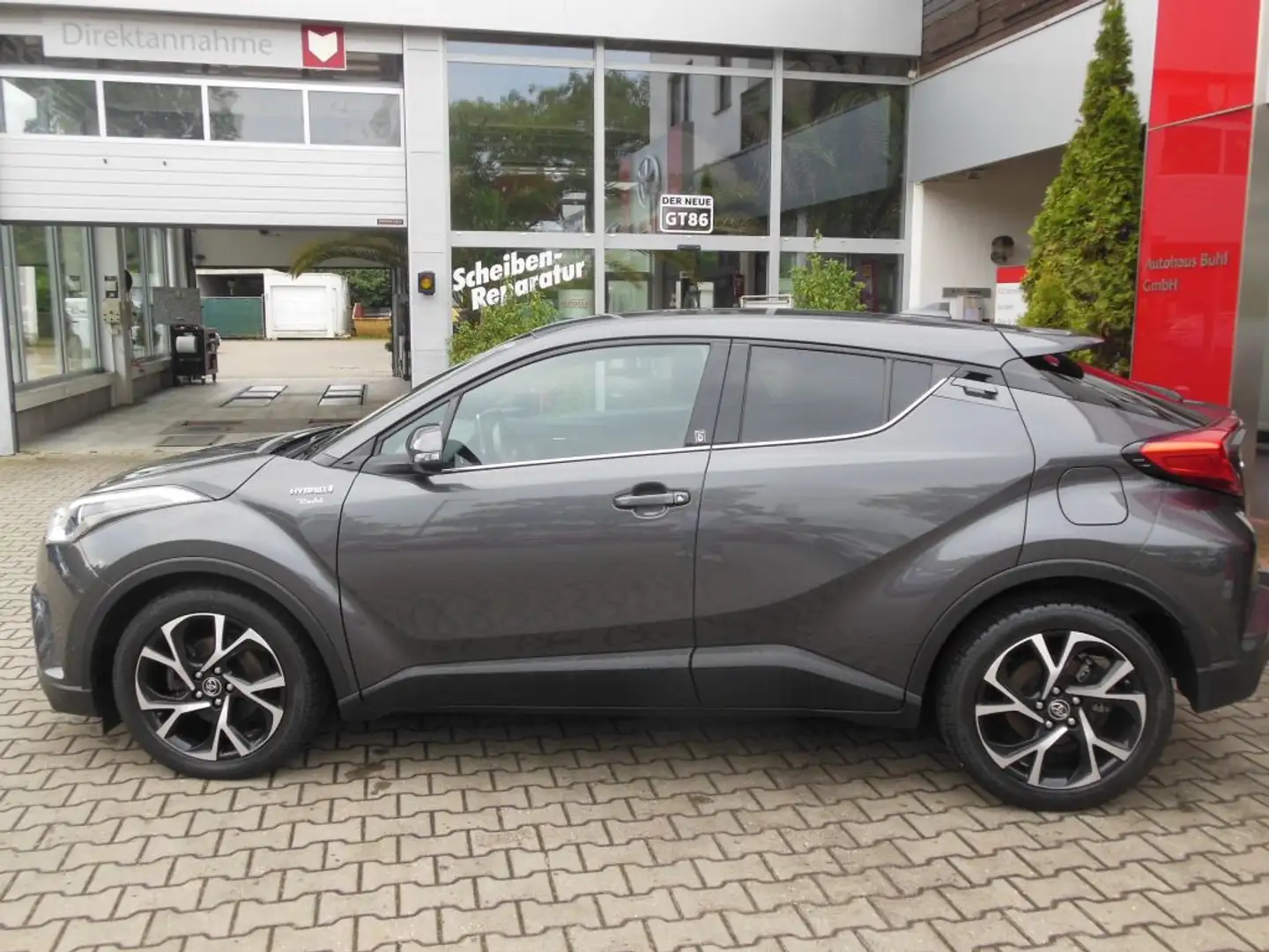 Toyota C-HR Hybrid Team Deutschland aus 1. Hand Šedá - 2