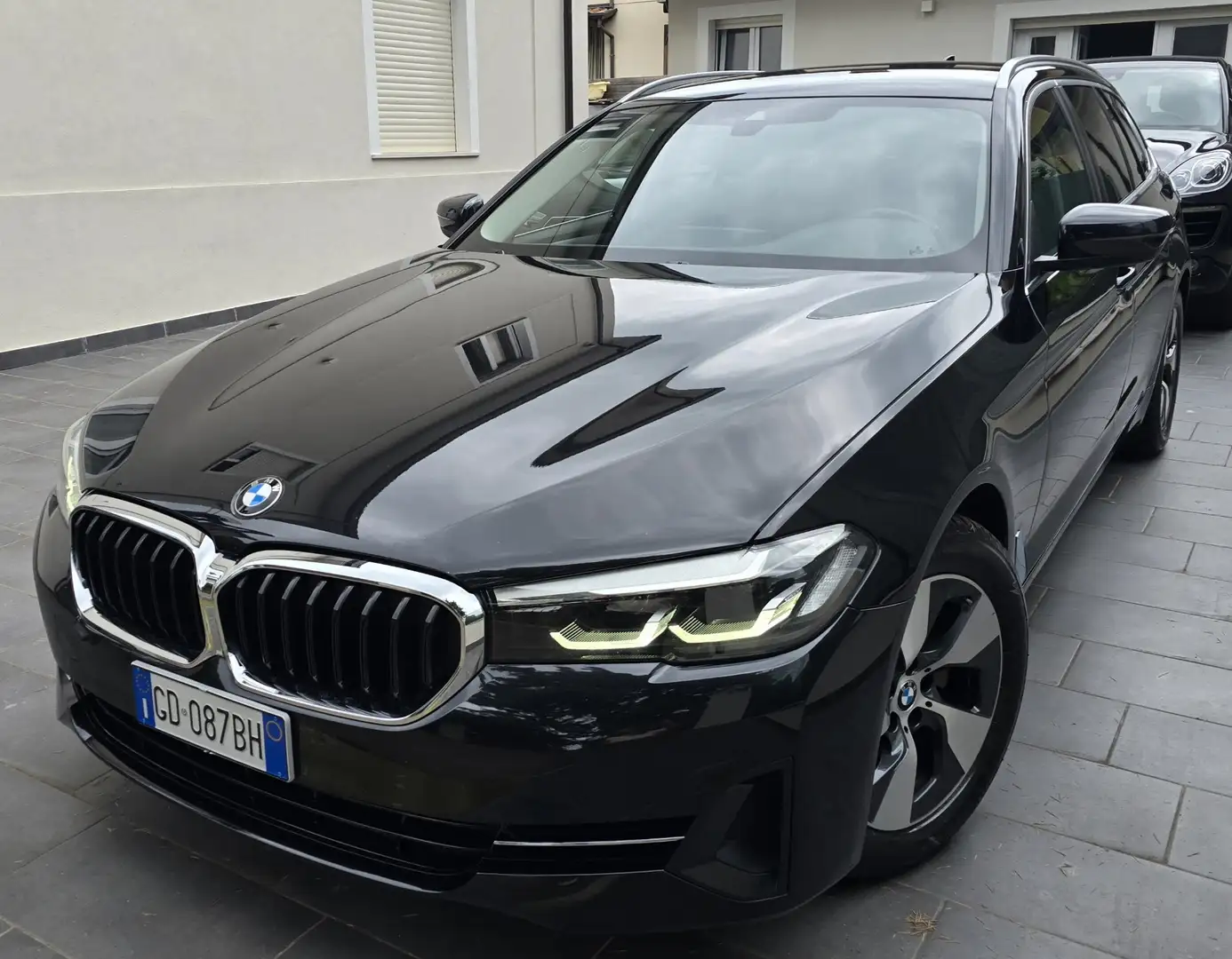 BMW 520 520d Touring mhev 48V xdrive Business auto - 1