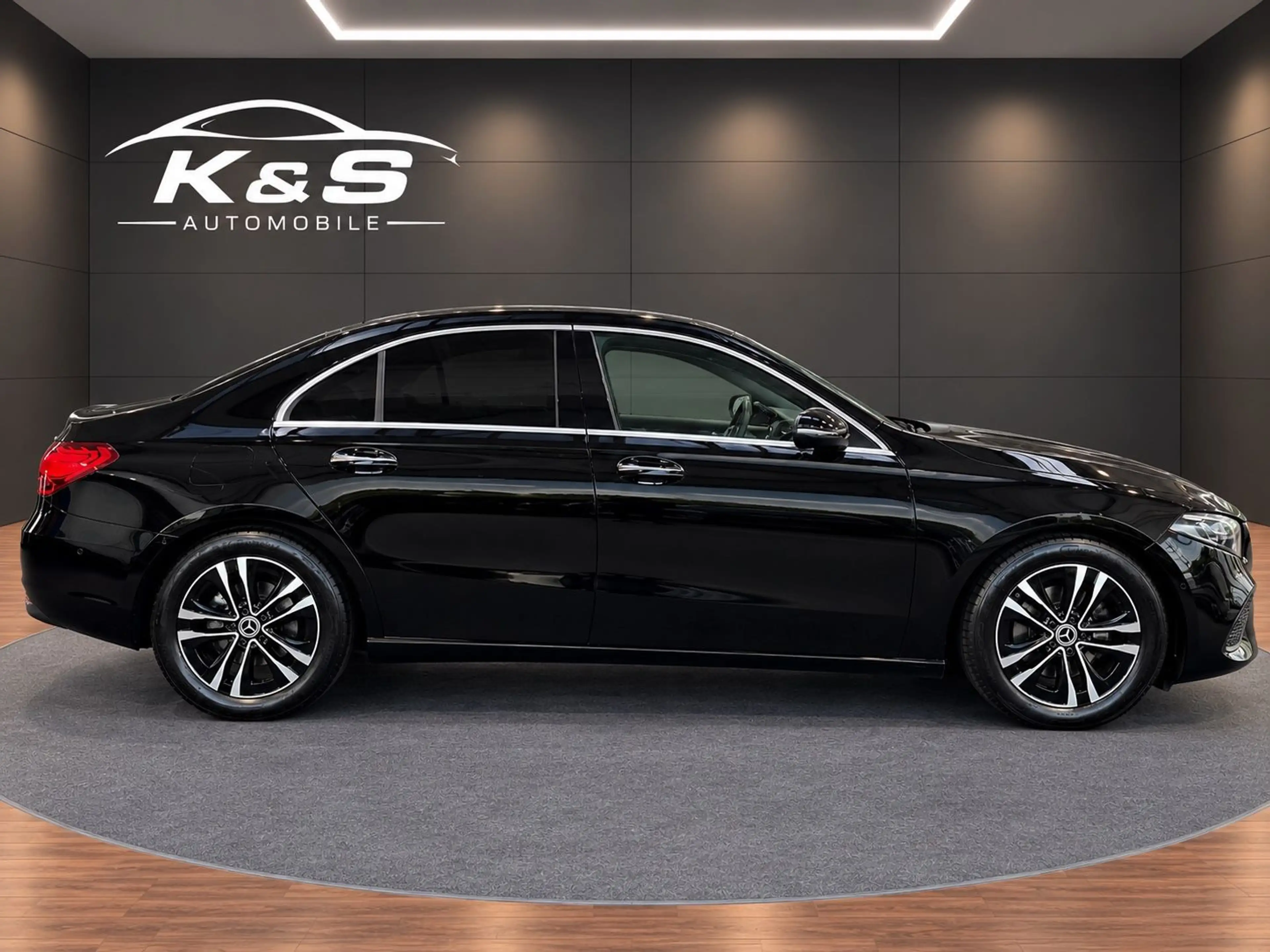 Mercedes-Benz A 200 d *LIMOUSINE*WIDESCREEN*AMBIENTE*KAM*LED* — photo 9