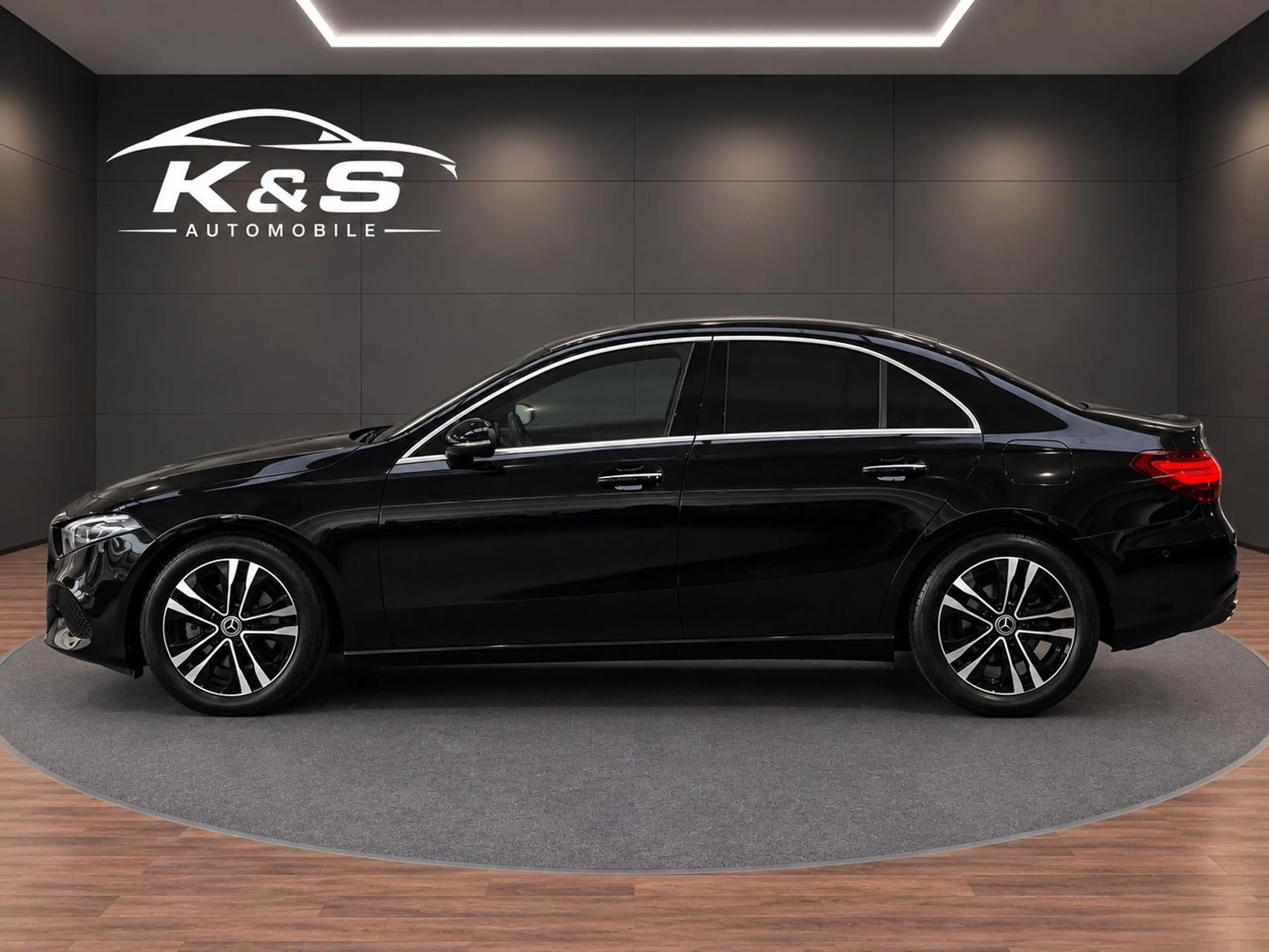Mercedes-Benz A 200 d *LIMOUSINE*WIDESCREEN*AMBIENTE*KAM*LED* — photo 4