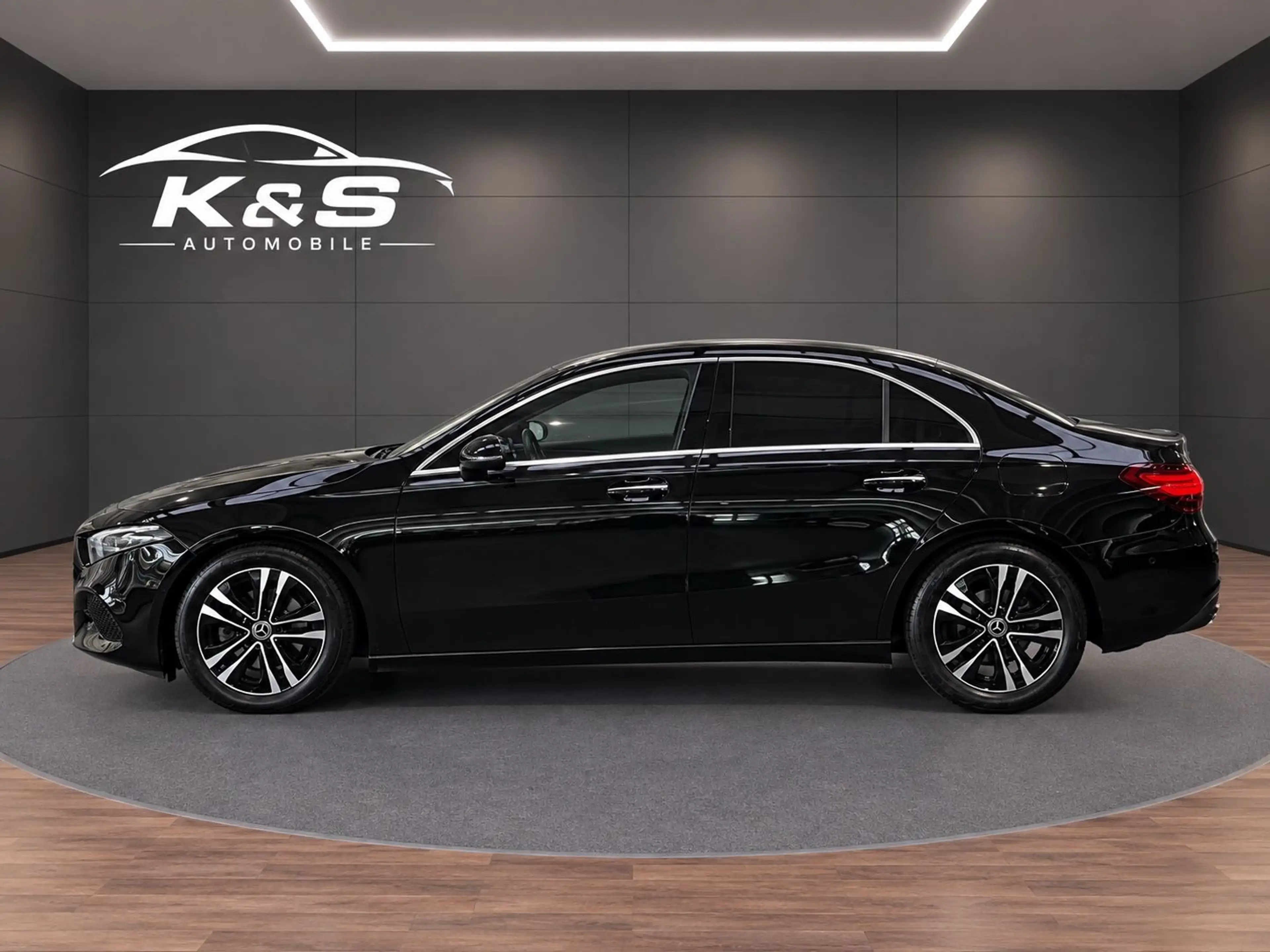 Mercedes-Benz A 200 d *LIMOUSINE*WIDESCREEN*AMBIENTE*KAM*LED* — photo 6