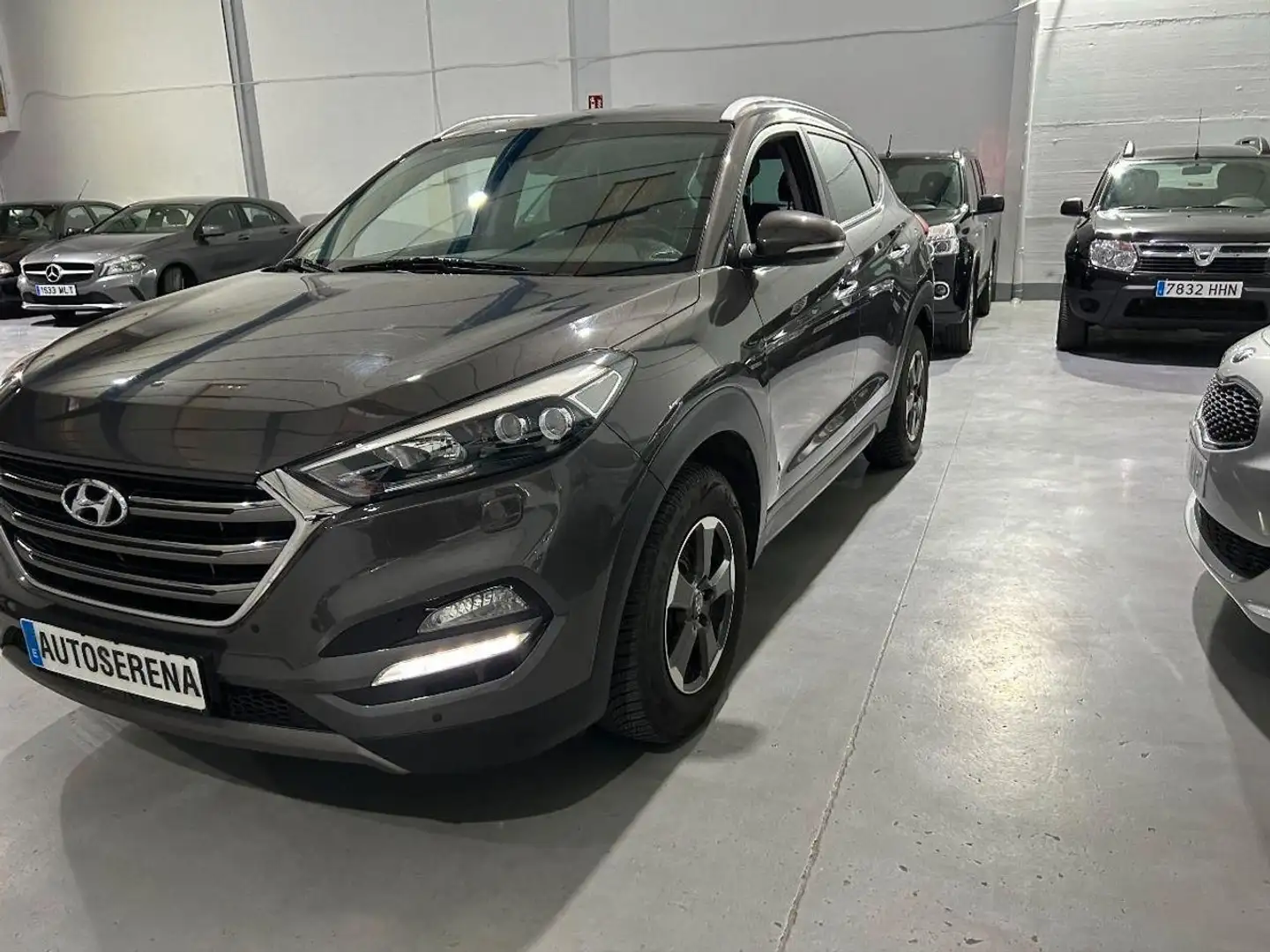 Hyundai TUCSON 2.0 CRDi 135kW 184CV Style Auto 4x4 Grijs - 2