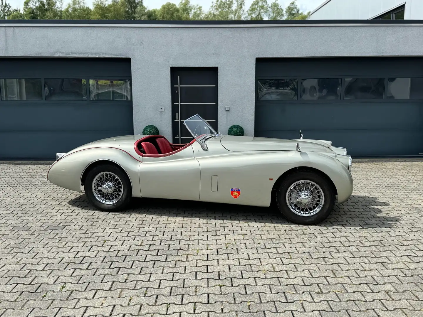 Jaguar XK 120 SE Roadster - 1