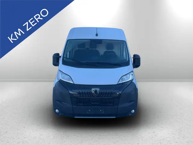 Peugeot Boxer view 2