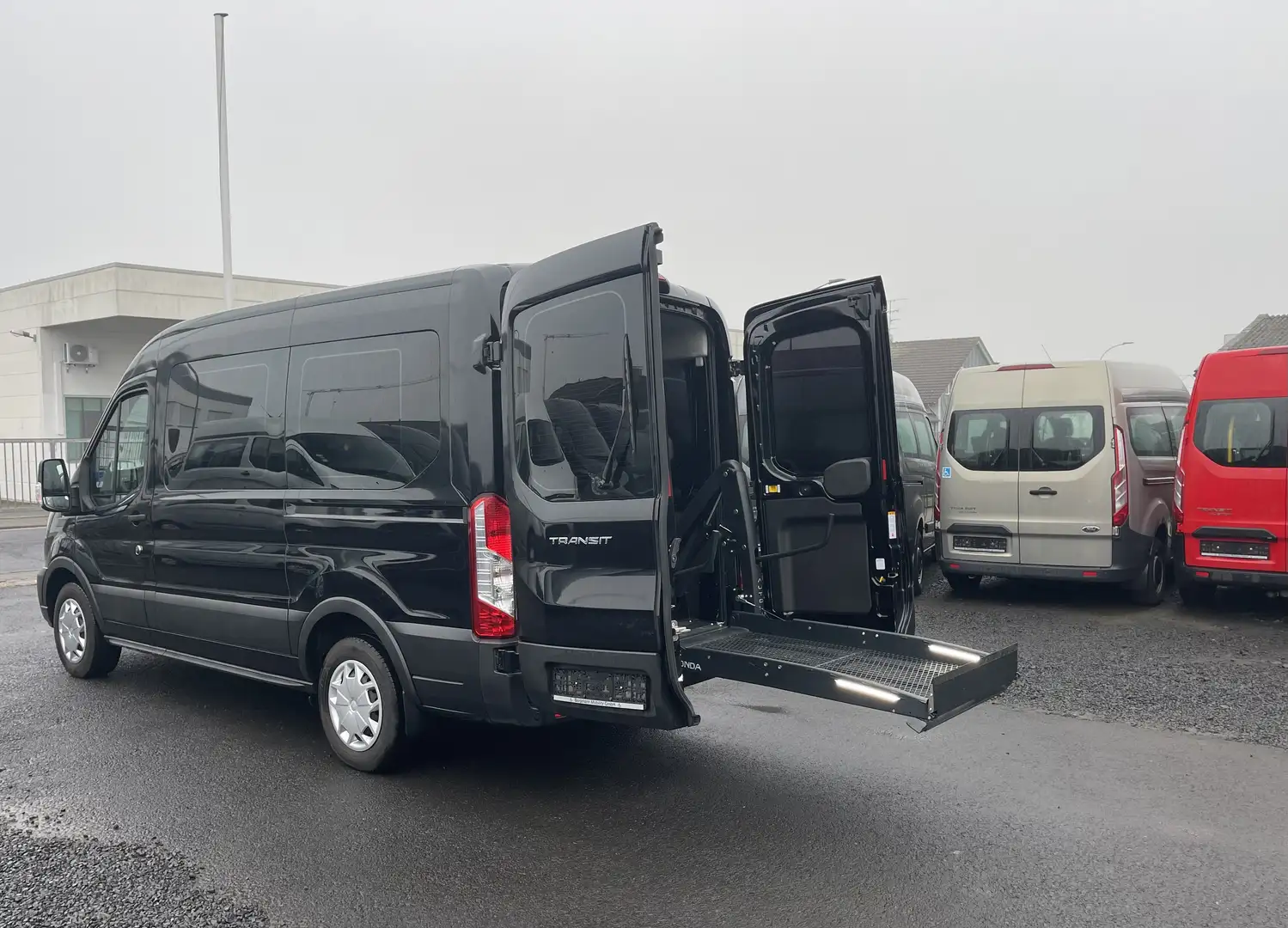 Ford Transit L2 Automatik Behindertengerecht , Lift Schwarz - 1