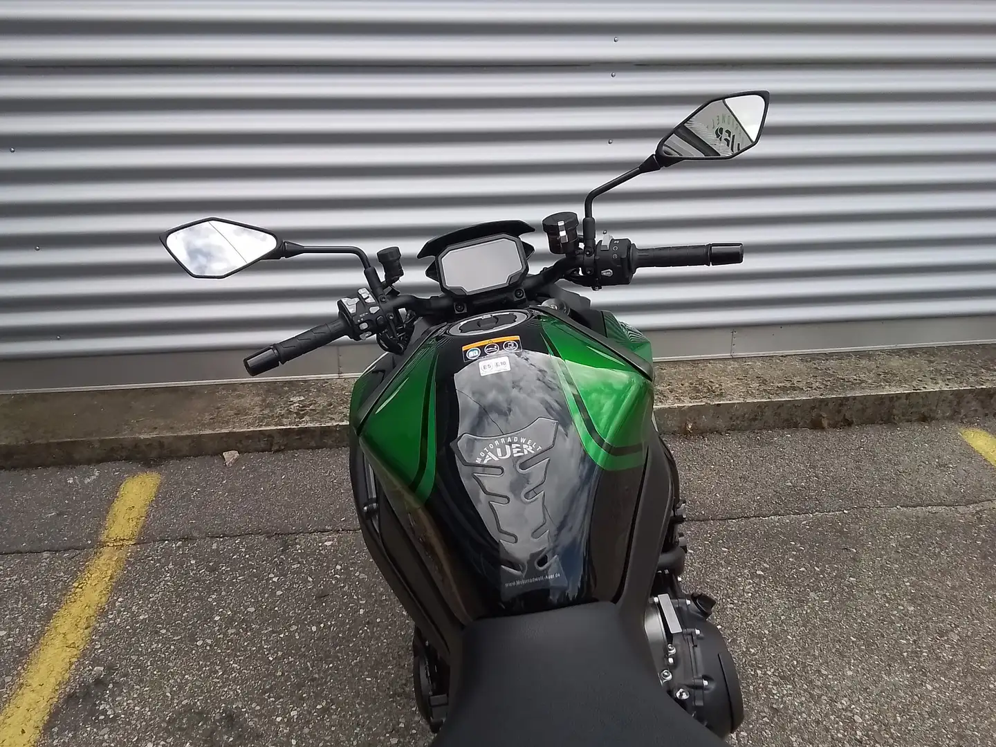 Kawasaki Z H2 -- junge Gebrauchte -- Grau - 2