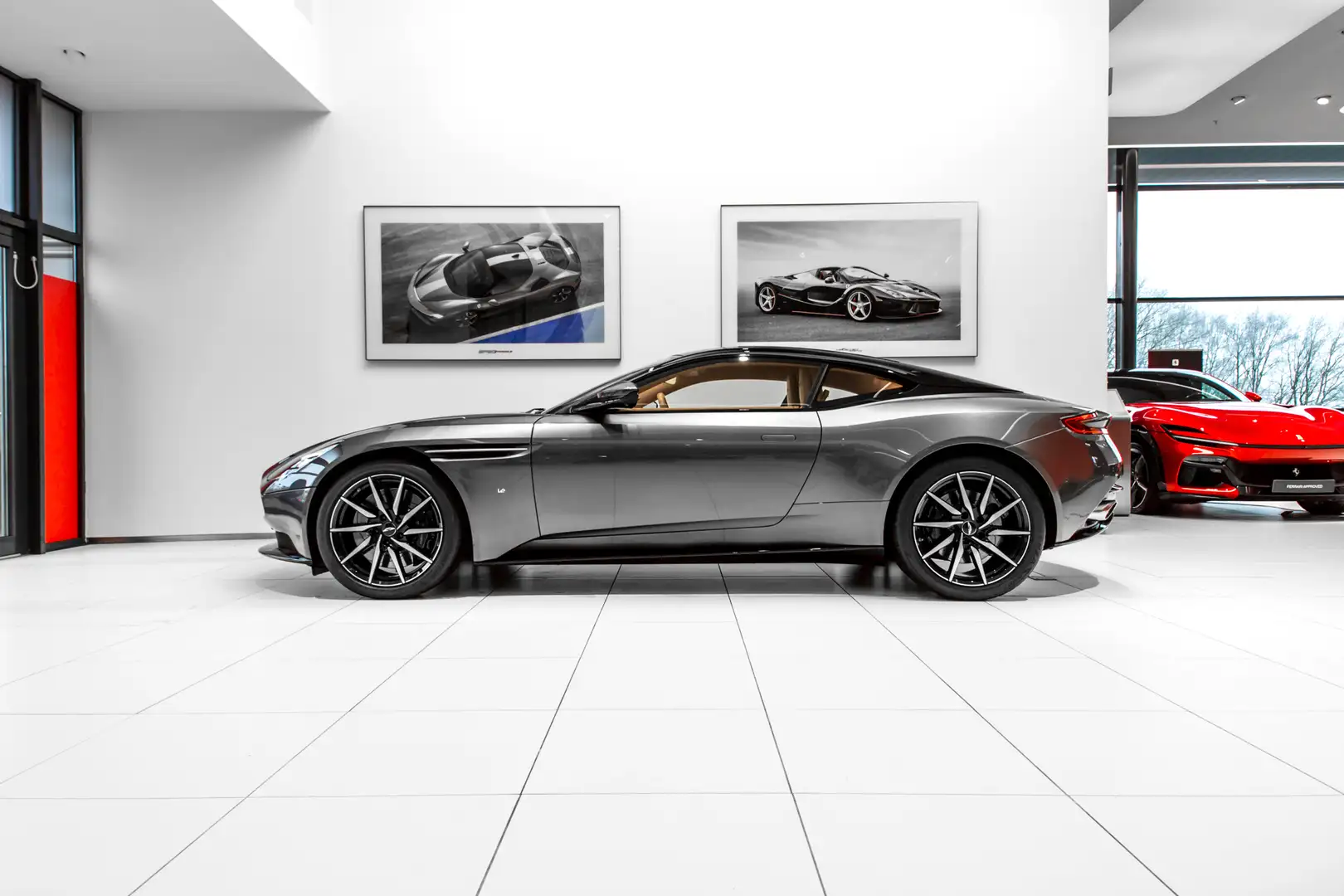 Aston Martin DB11 V12 Launch Edition ~Munsterhuis Sportscars~ Šedá - 1