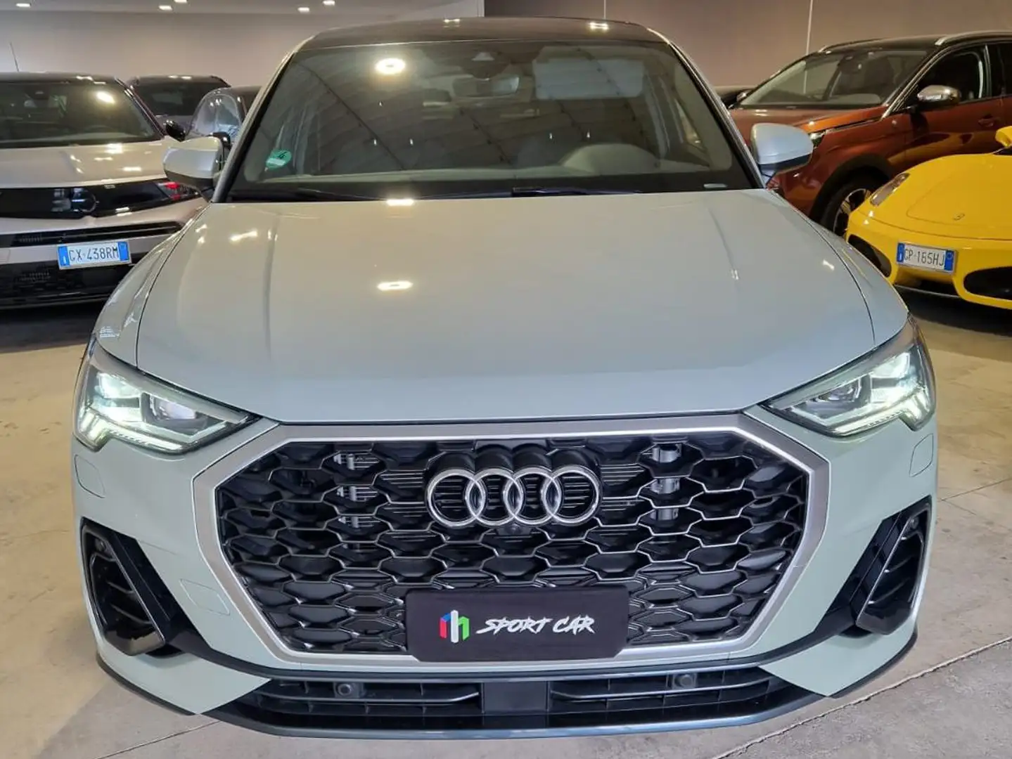 Audi Q3 Sportback 35 1.5 tfsi S line edition Grijs - 2