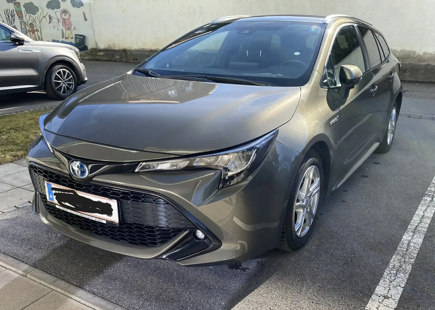 Toyota Corolla Corolla Kombi 1,8 Hybrid Active Drive Active Drive Grau - 1