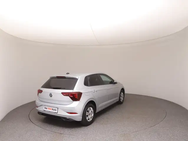 Volkswagen Polo view 4