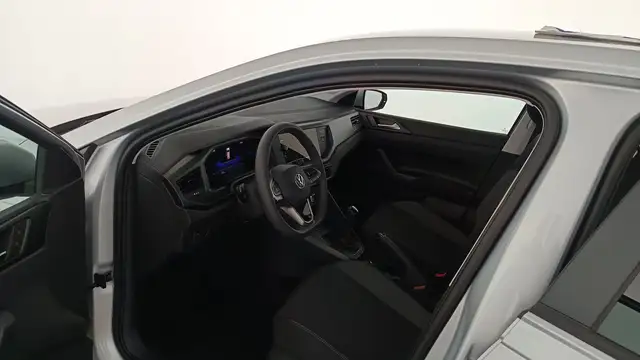 Volkswagen Polo view 9