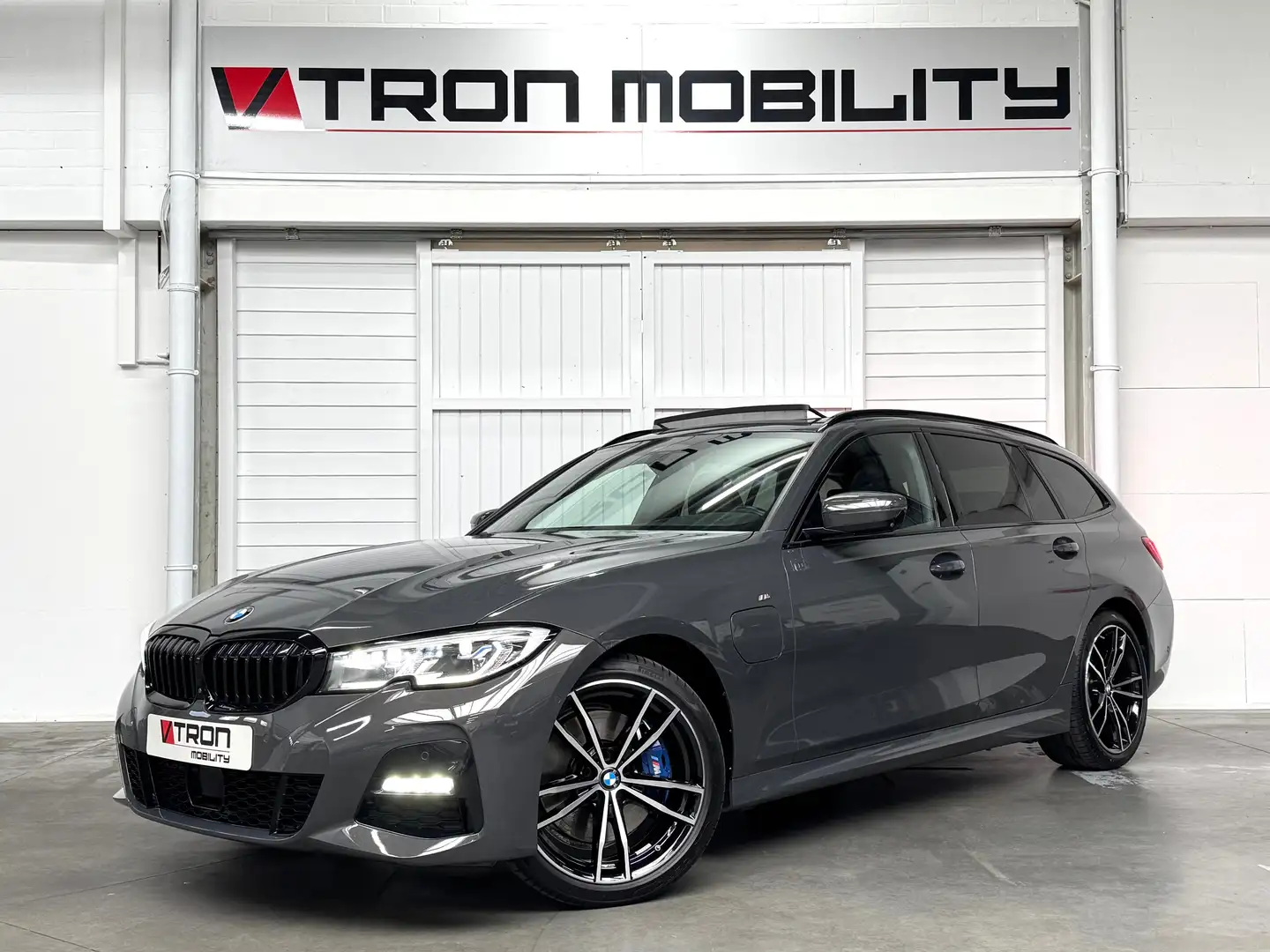 BMW 330 330e Touring M Sport PANO*360°CAM*LASER*ACC*THK Grijs - 1
