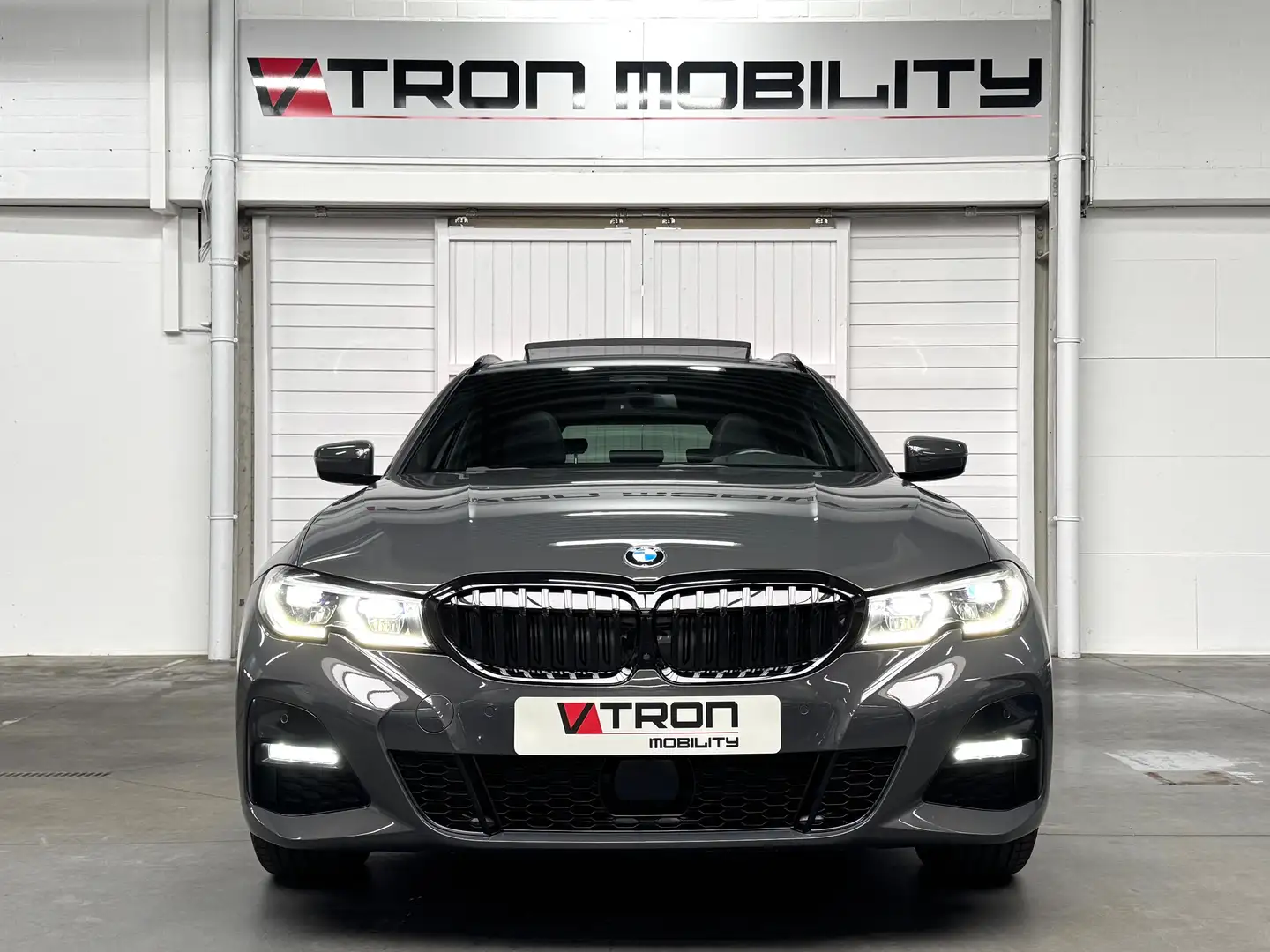BMW 330 330e Touring M Sport PANO*360°CAM*LASER*ACC*THK Grijs - 2