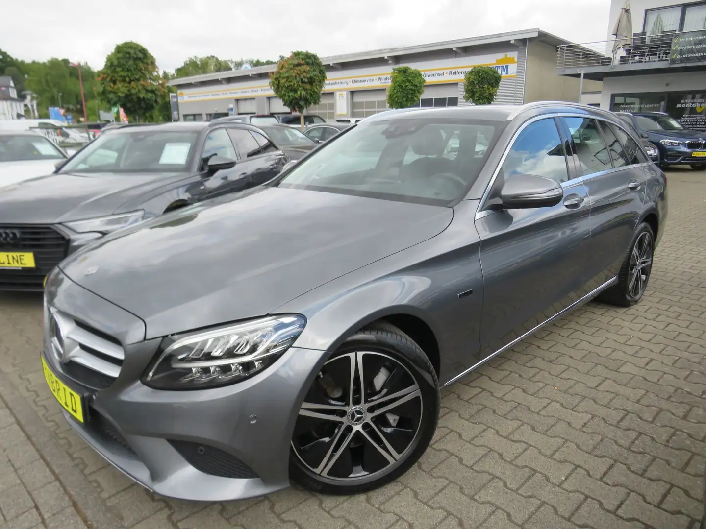 Mercedes-Benz C 300 T de 9-G tronic *1.HAND *AHK *LED *GARANTIE Gris - 1