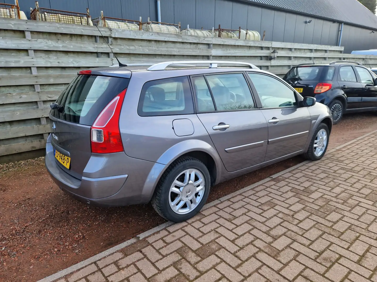 Renault Megane Grand Tour 1.6-16V Automaat Tech Line Panoramadak Grijs - 2