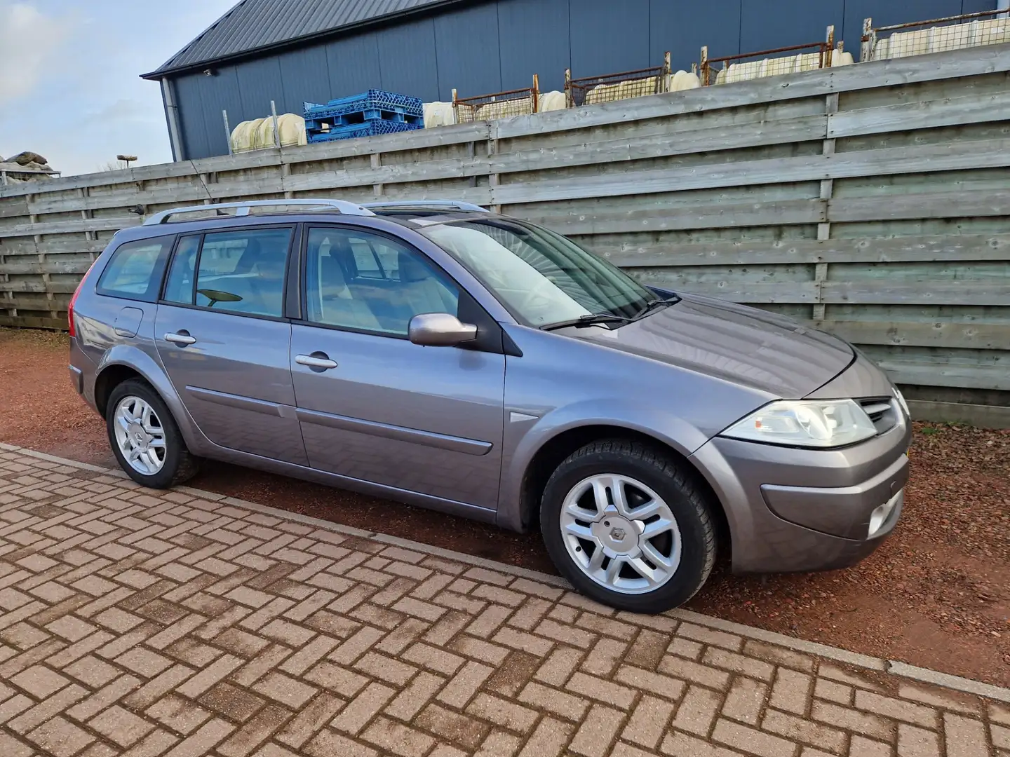 Renault Megane Grand Tour 1.6-16V Automaat Tech Line Panoramadak Grijs - 1