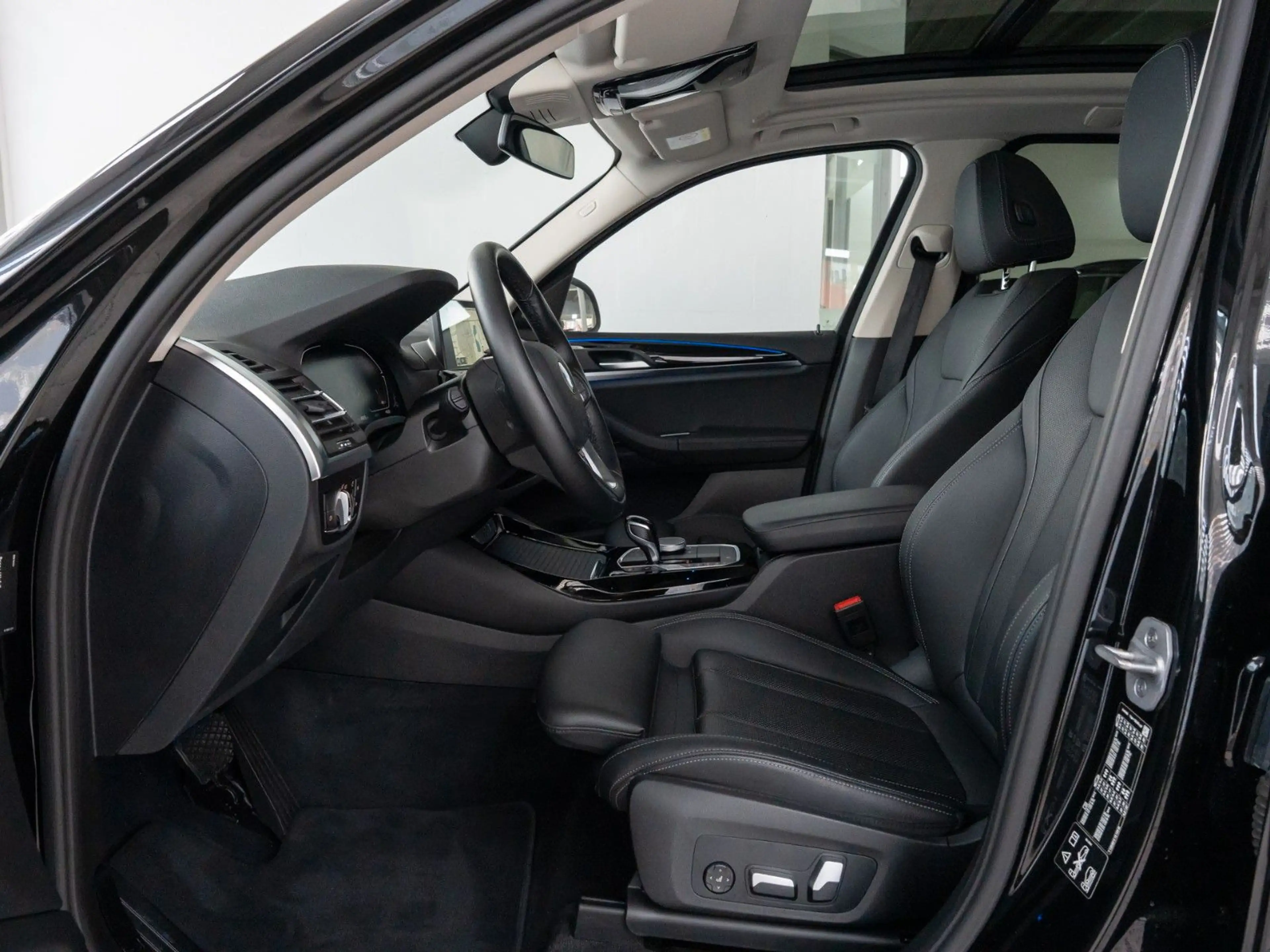 BMW X3 xD20d PANO AHK DA LenkHzg MEMORY — photo 9