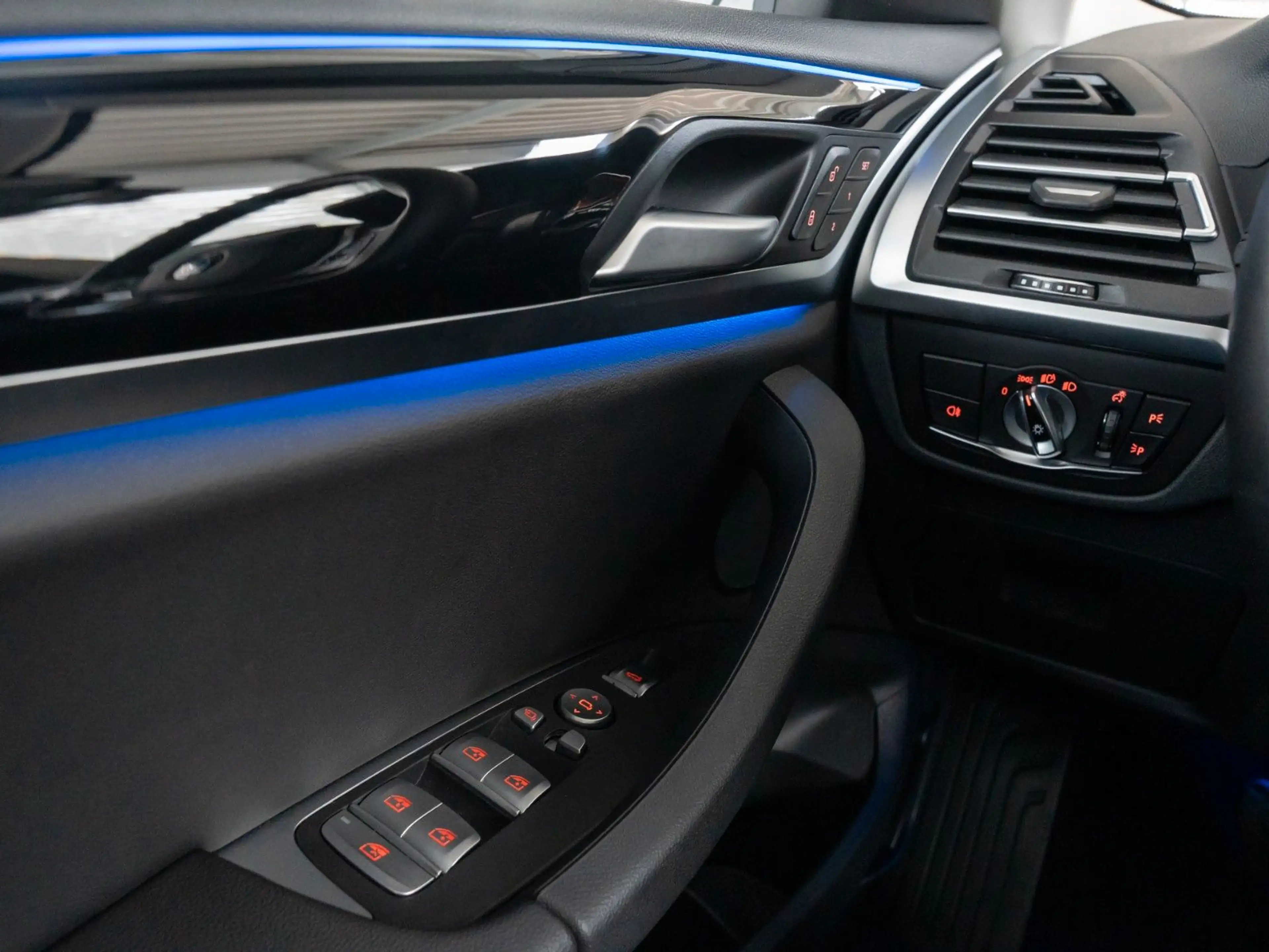 BMW X3 xD20d PANO AHK DA LenkHzg MEMORY — photo 8