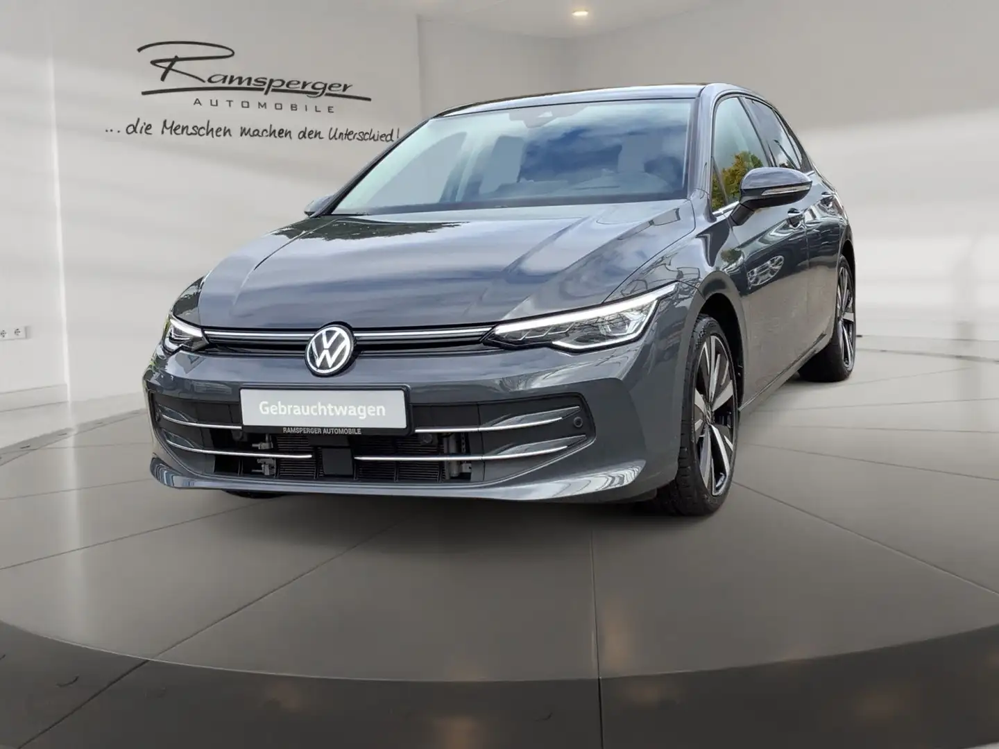 Volkswagen Golf VIII 1.5 TSI DSG Style AHK LED Pano HuD Nav Grau - 2