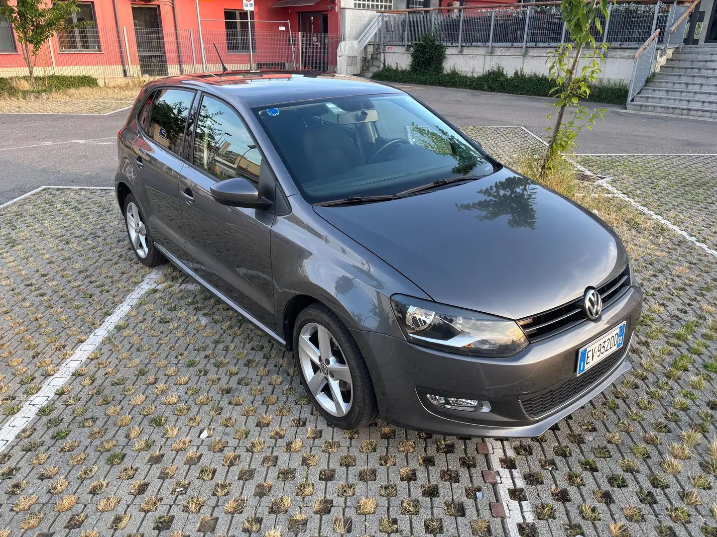 Volkswagen Polo Polo V 20095p 1.6 tdi Highline 90cv Grigio - 2