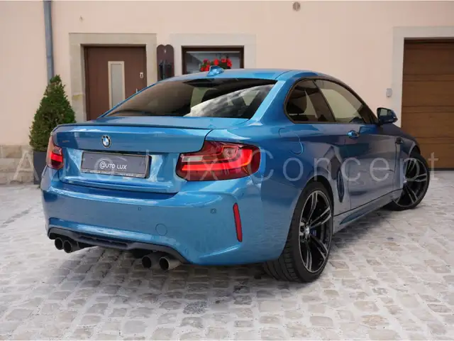 BMW M2 view 3