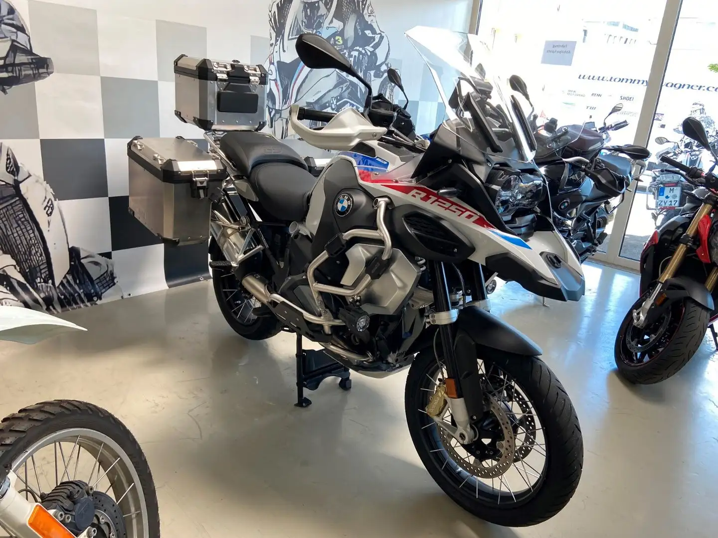 BMW R 1250 GS Adv. Style Rally mit Koffer u. Topcase Noir - 1