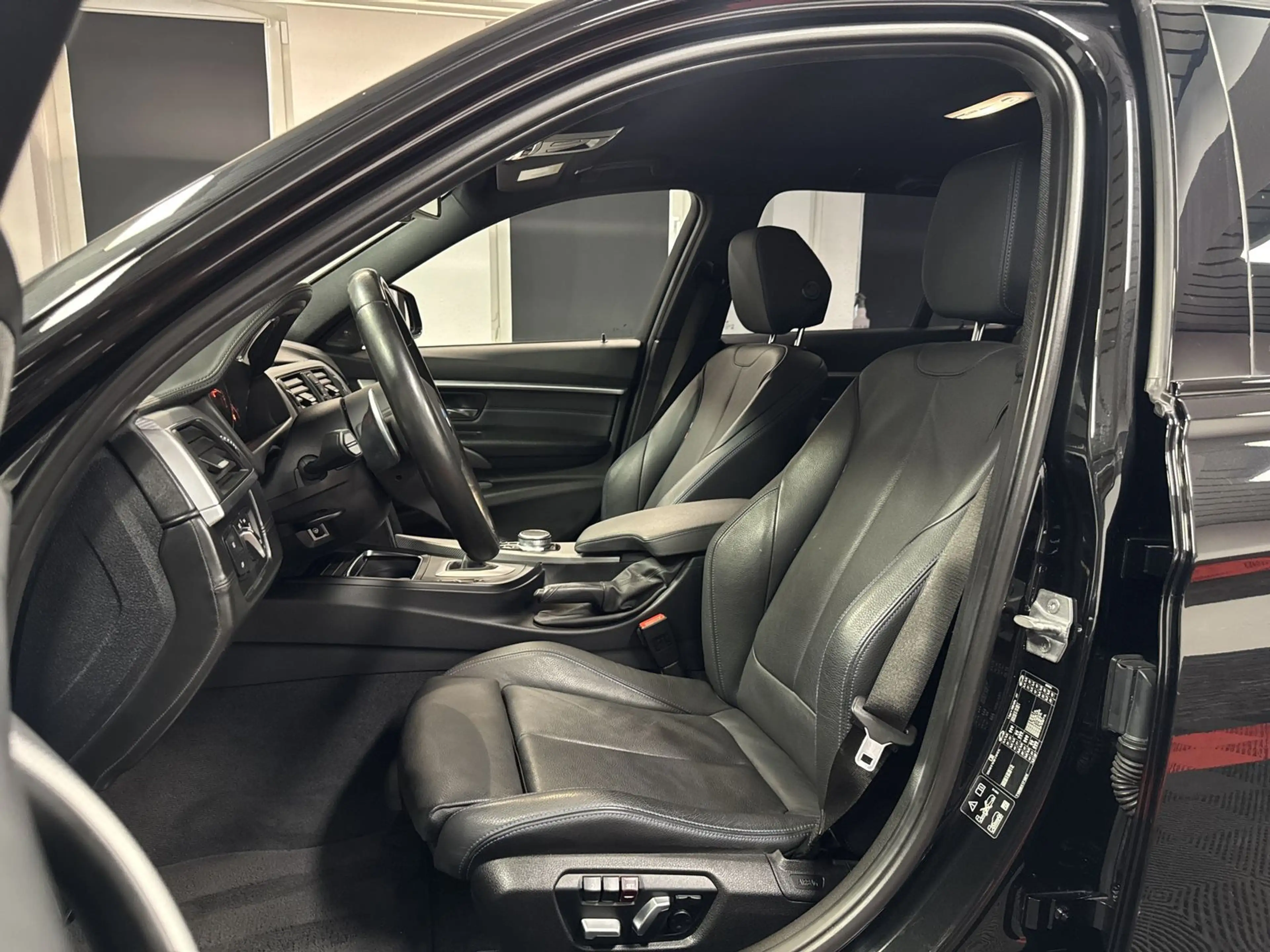 BMW 340 i xDrive M Sport*LEDER*HUD*AHK* — photo 9