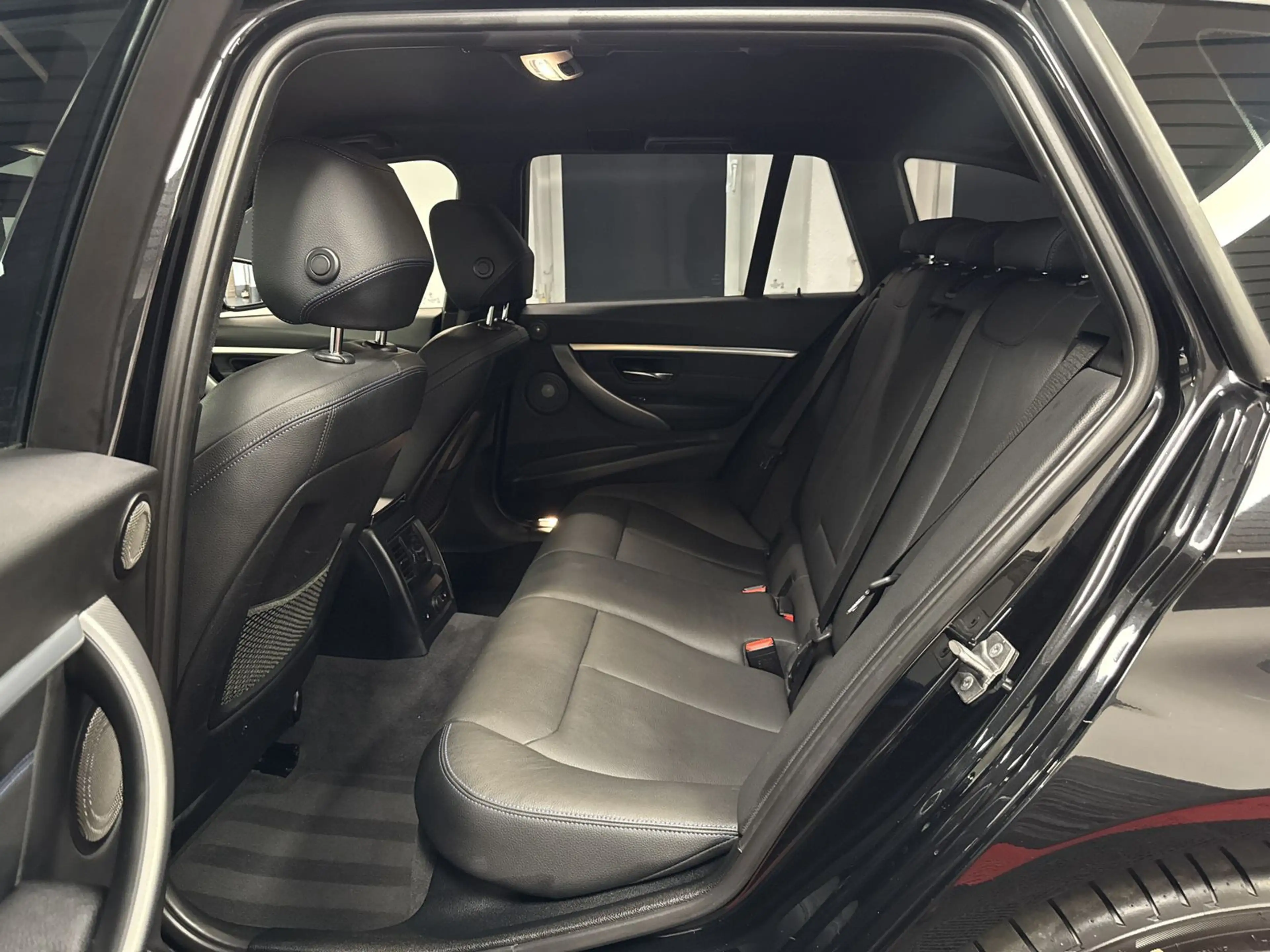 BMW 340 i xDrive M Sport*LEDER*HUD*AHK* — photo 11