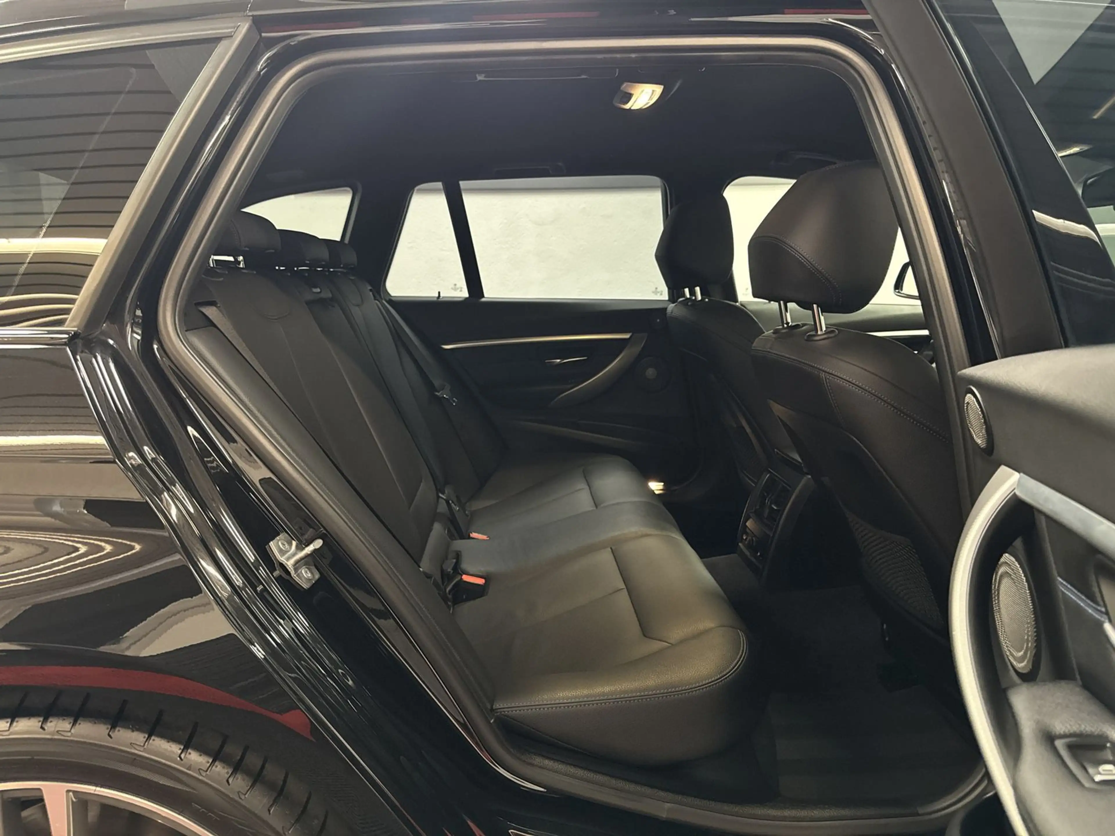 BMW 340 i xDrive M Sport*LEDER*HUD*AHK* — photo 12