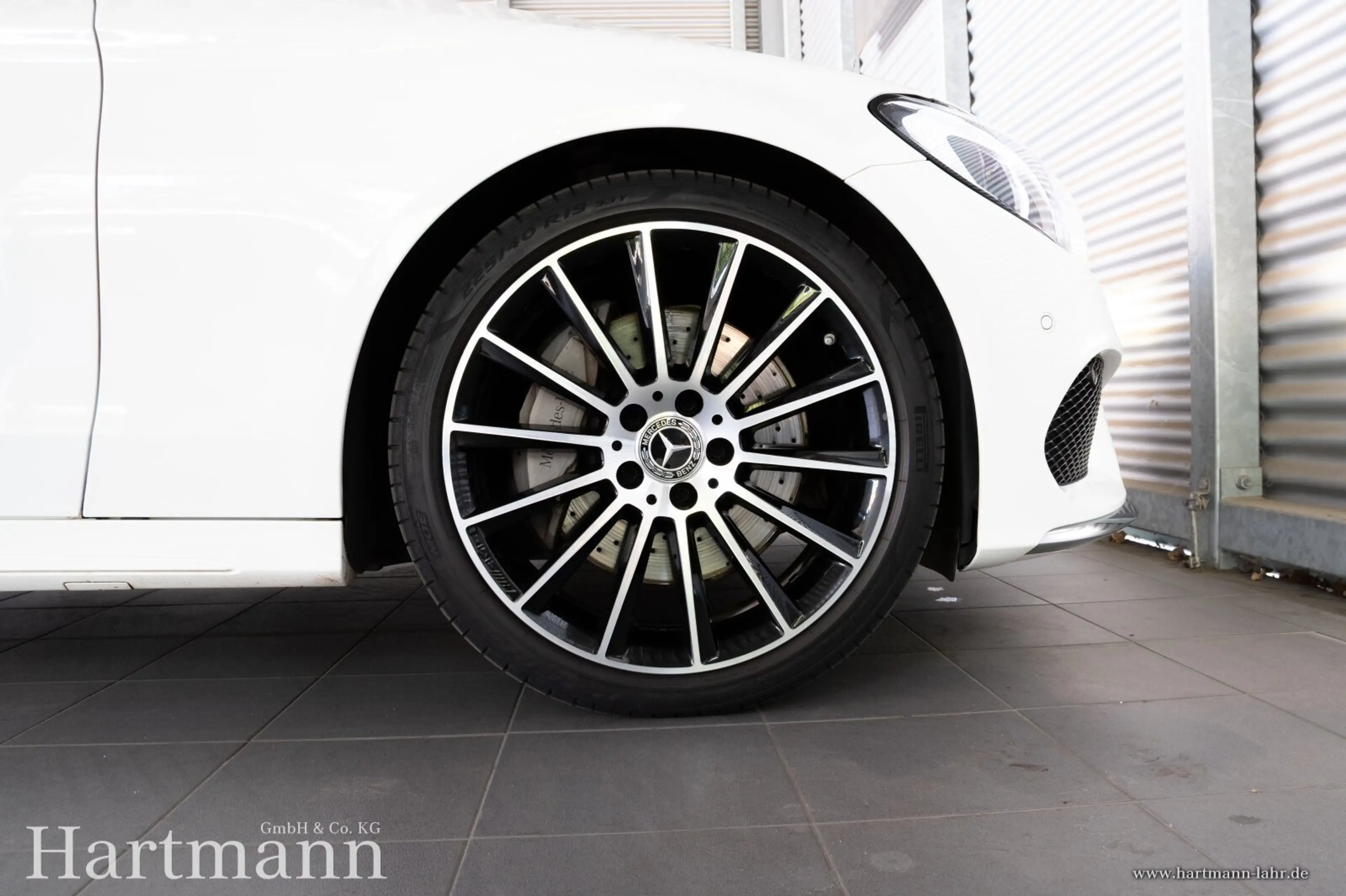 Mercedes-Benz C 300 C 300 T AMG Panorama AHK Comand LED 19" Totwinkl — photo 6