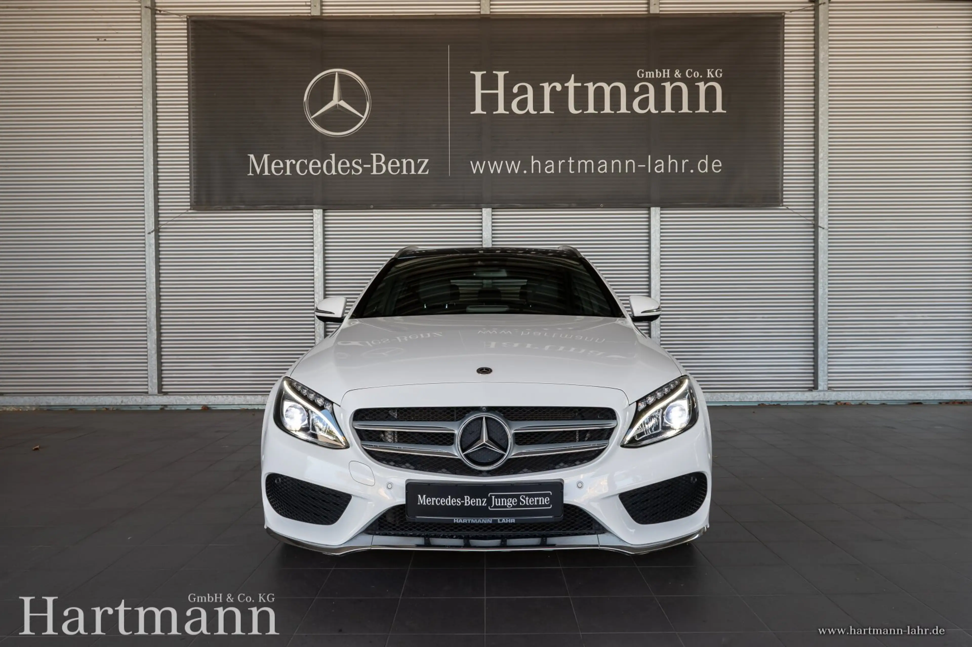 Mercedes-Benz C 300 C 300 T AMG Panorama AHK Comand LED 19" Totwinkl — photo 3