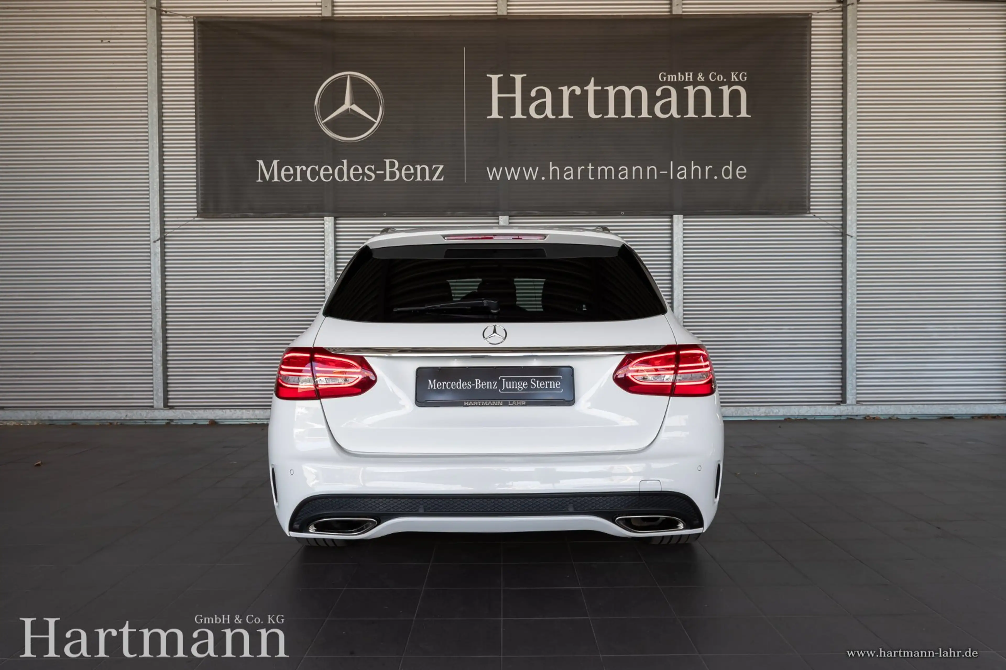Mercedes-Benz C 300 C 300 T AMG Panorama AHK Comand LED 19" Totwinkl — photo 4
