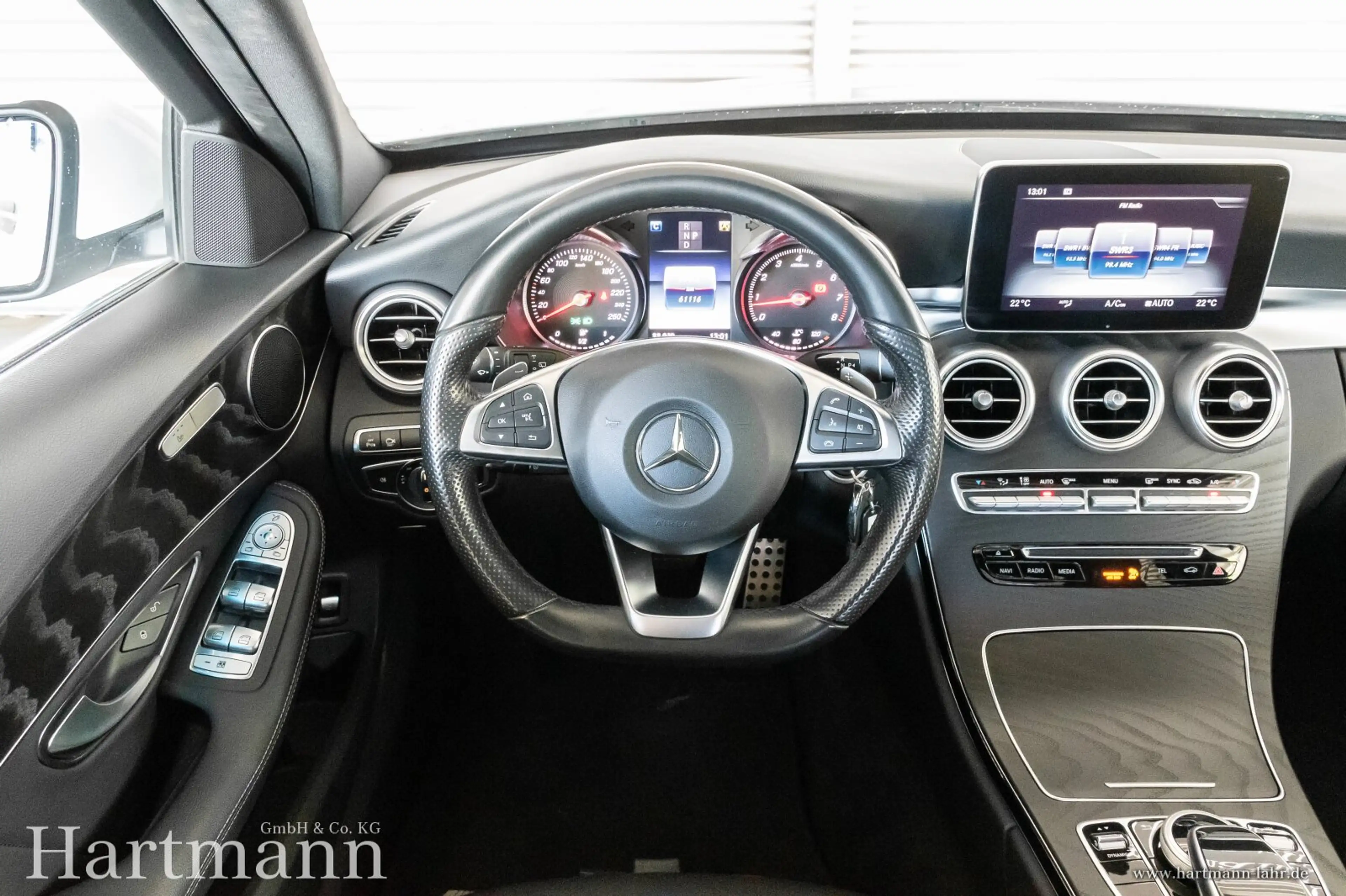 Mercedes-Benz C 300 C 300 T AMG Panorama AHK Comand LED 19" Totwinkl — photo 8