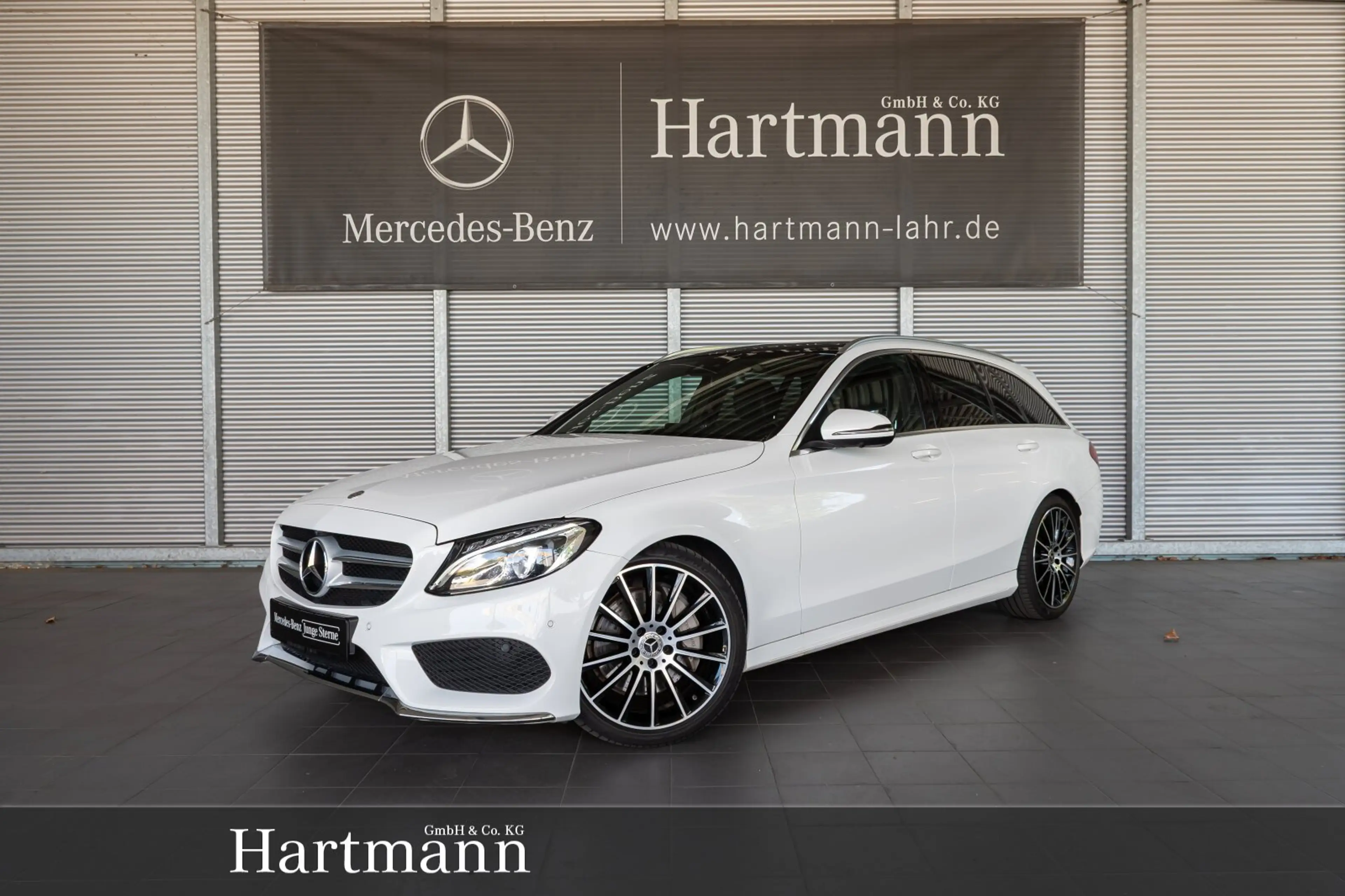 Mercedes-Benz C 300 C 300 T AMG Panorama AHK Comand LED 19" Totwinkl