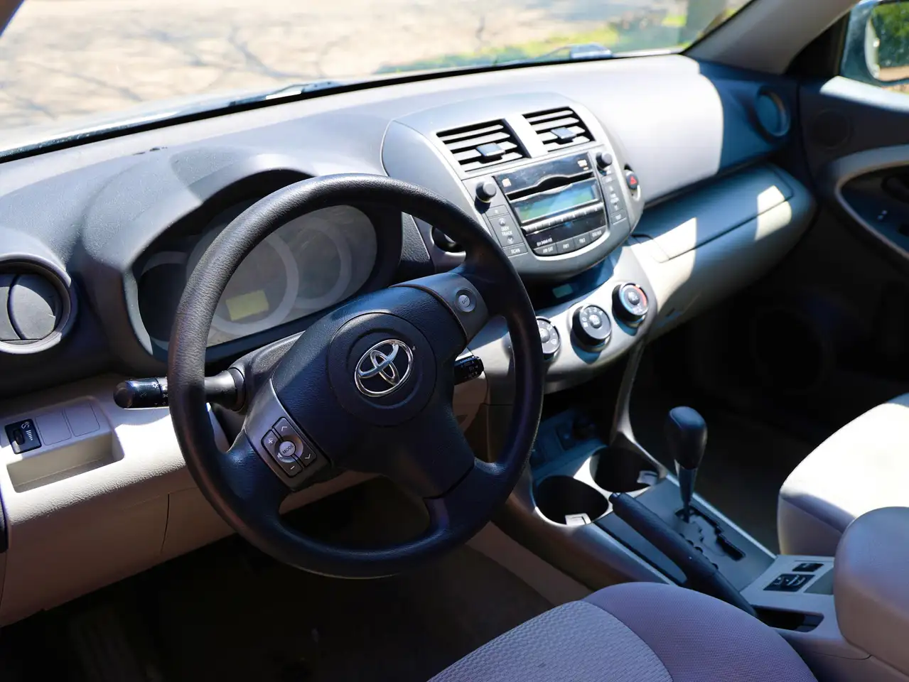 Toyota RAV 4 снимка Toyota RAV 4