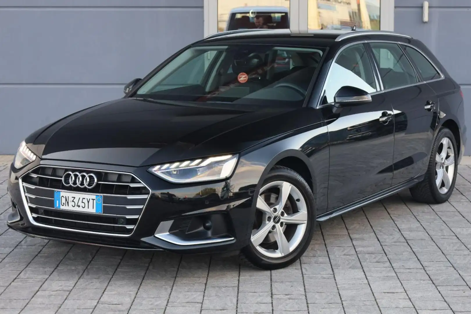 Audi A4 Avant 35 TDI/163 CV S tronic Nero - 2