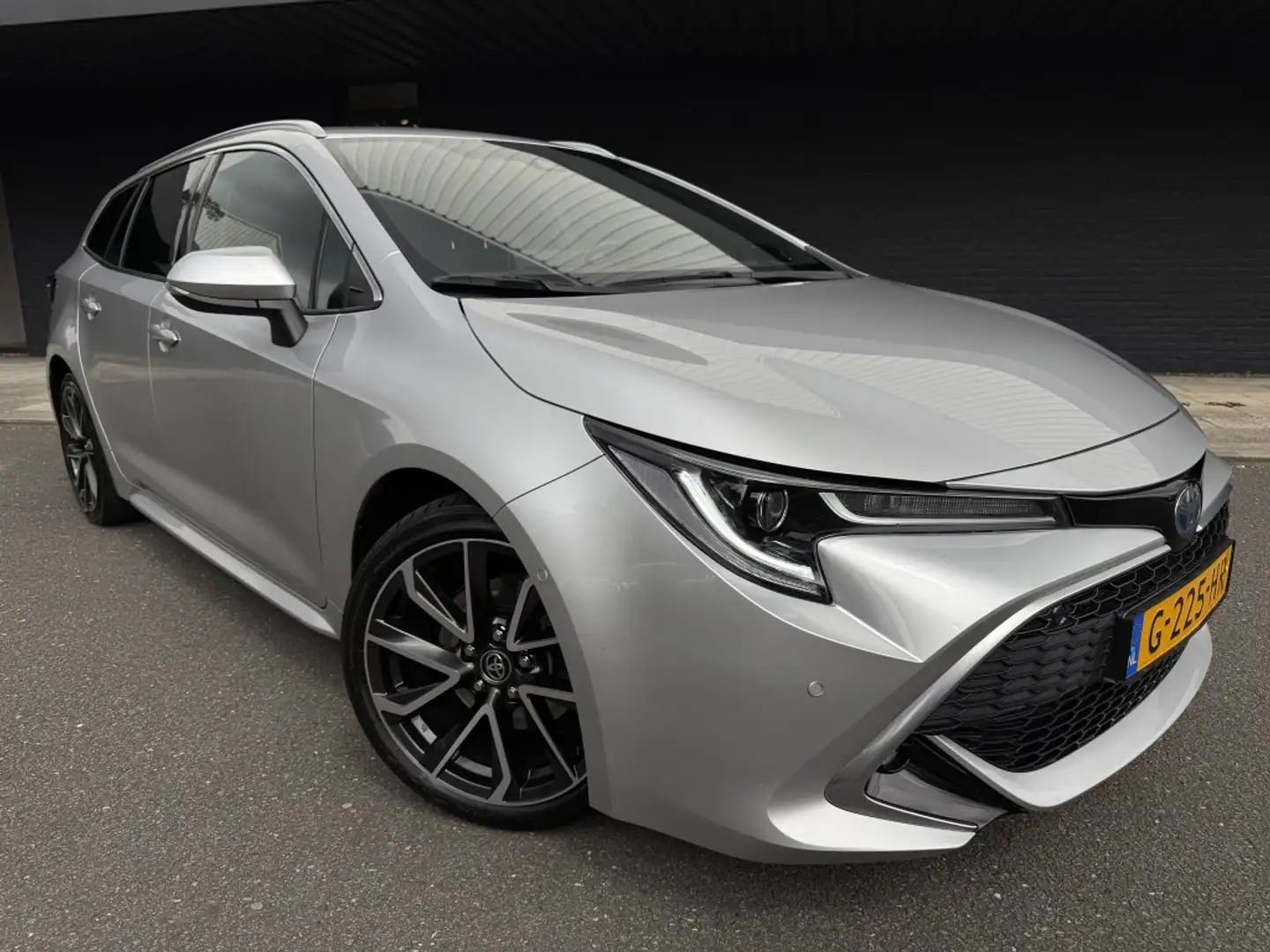 Toyota Corolla Touring Sports 2.0 Hybrid Executive // 185pk // JB Grigio - 1
