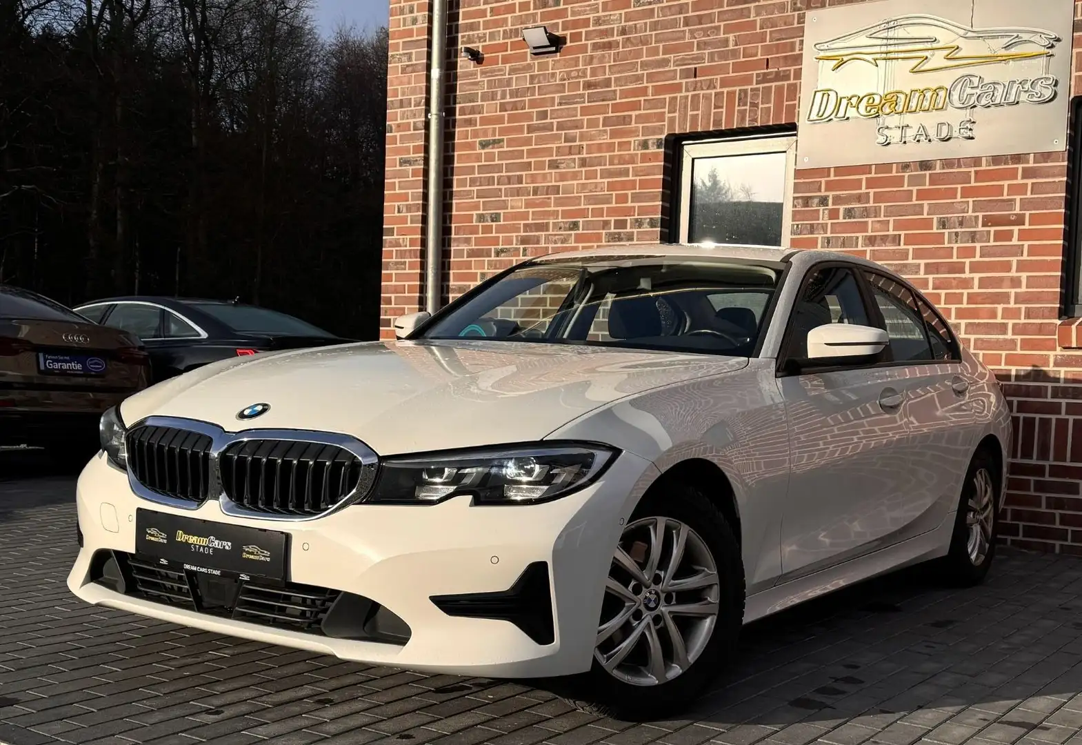 BMW 318 d Lim. RFK*ACC*HiFi*AHK*SZH*PDC*SpurhalteAss. Weiß - 1