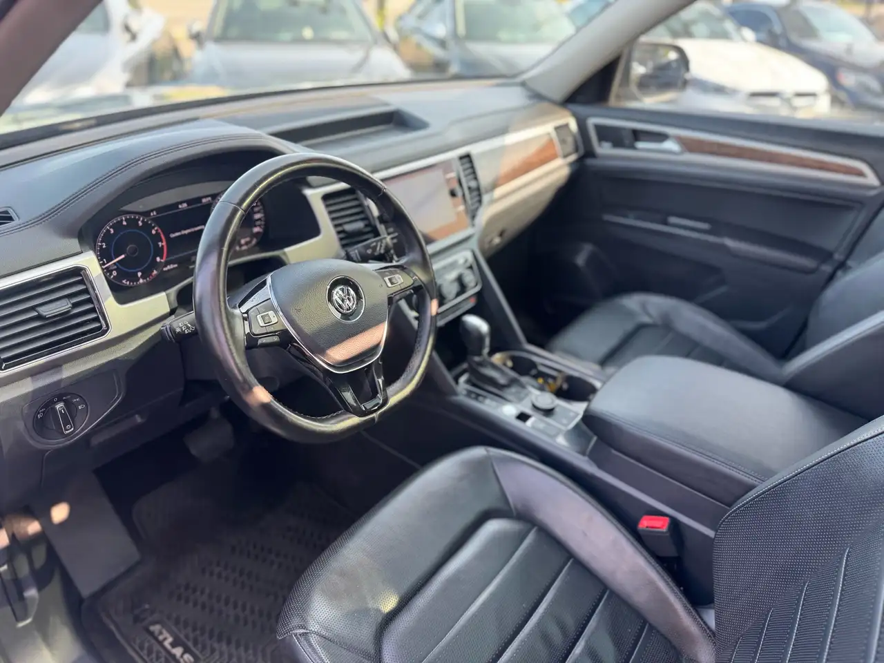 Volkswagen Atlas снимка Volkswagen Atlas